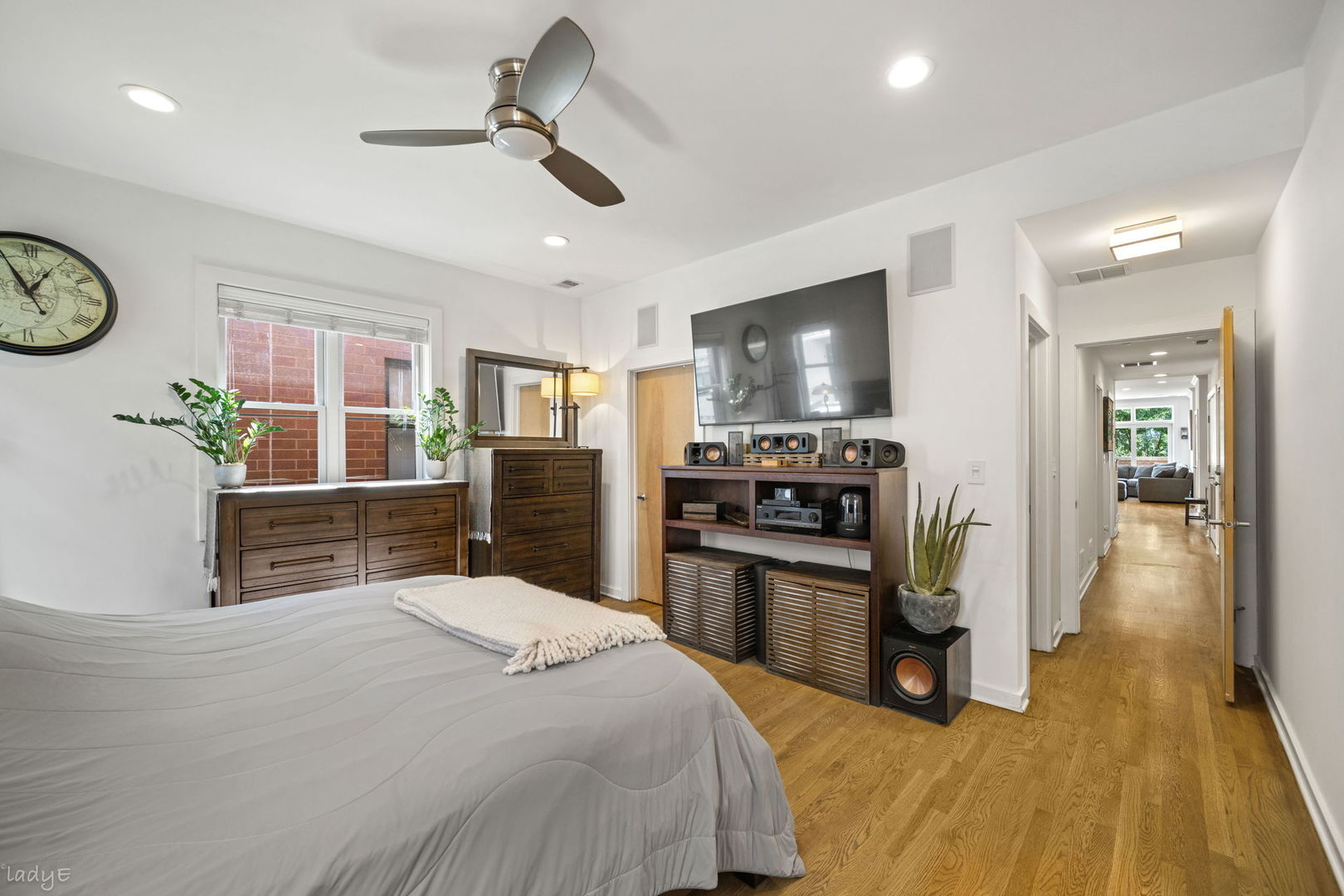 679 N PEORIA Street Unit: 4S