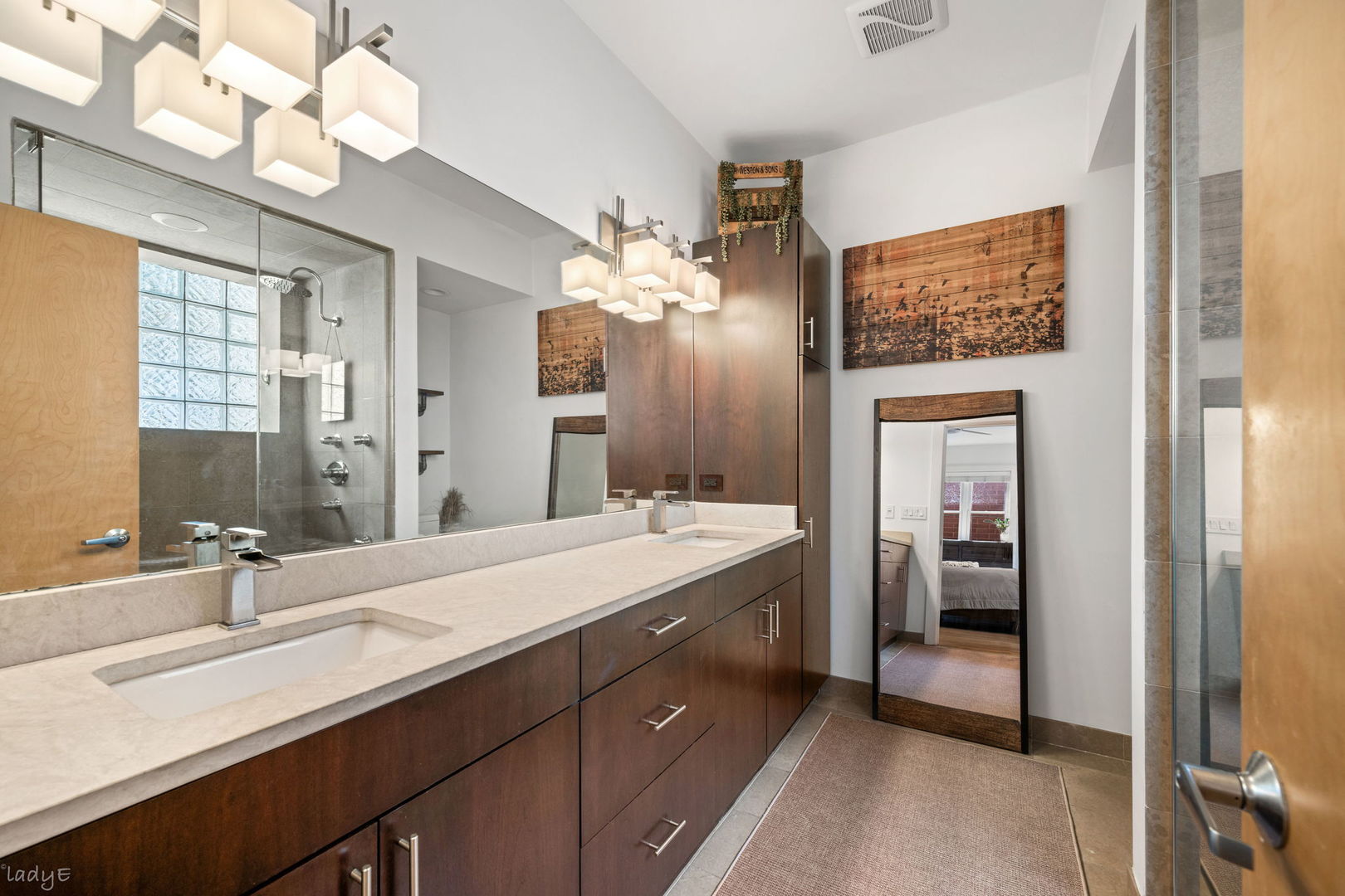 679 N PEORIA Street Unit: 4S