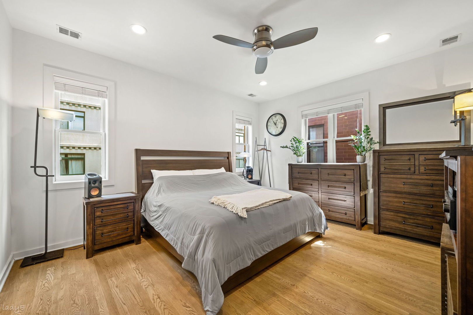 679 N PEORIA Street Unit: 4S