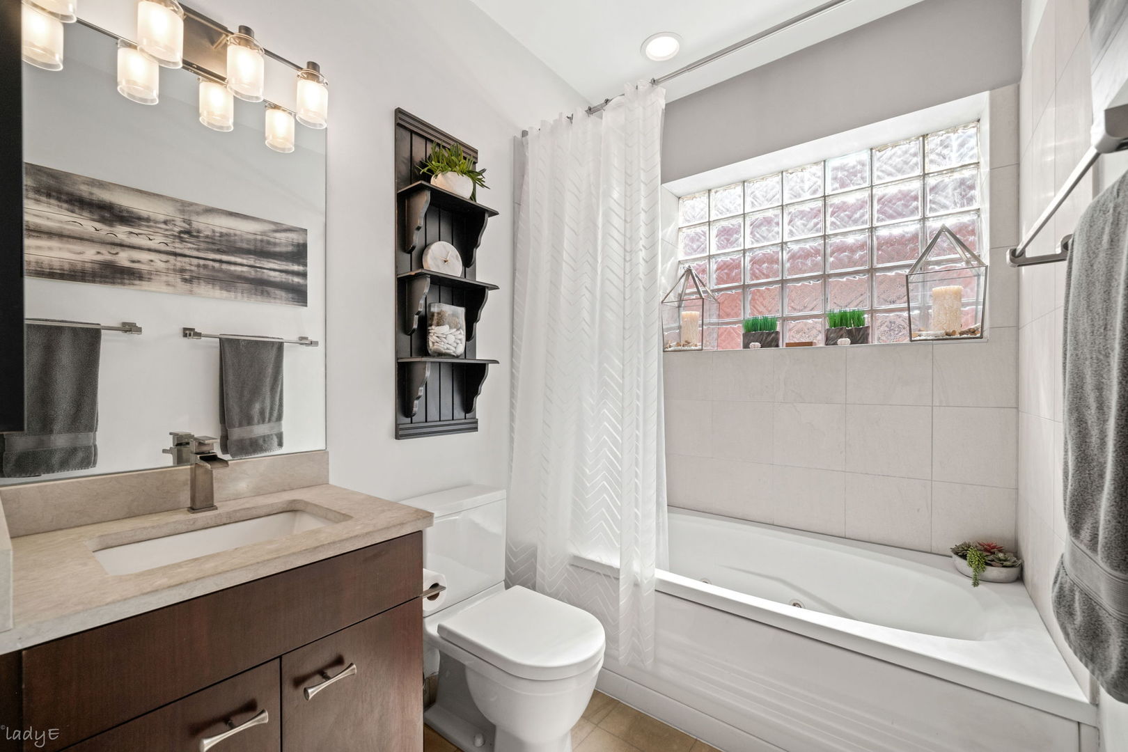 679 N PEORIA Street Unit: 4S