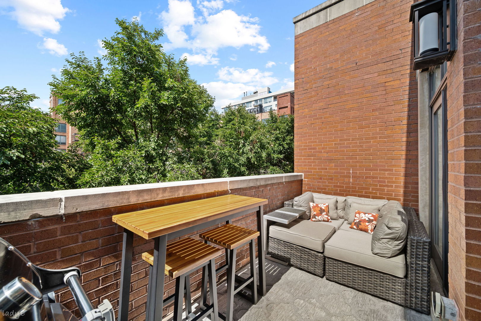 679 N PEORIA Street Unit: 4S