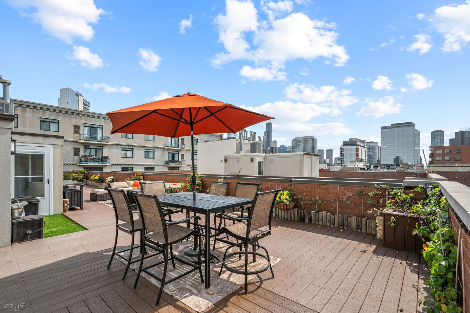 679 N PEORIA Street Unit: 4S