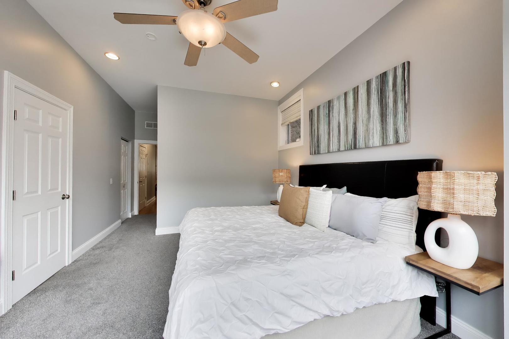 1887 N POE Street Unit: 1R