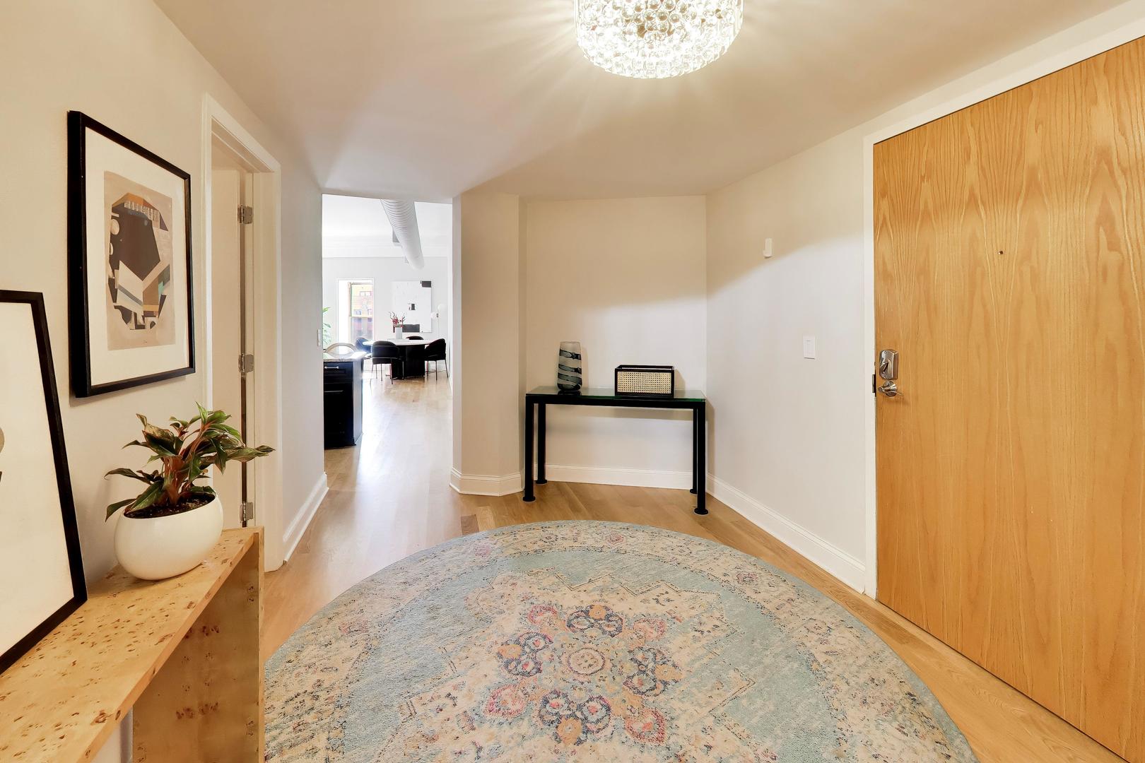 3323 N PAULINA Street Unit: 4E