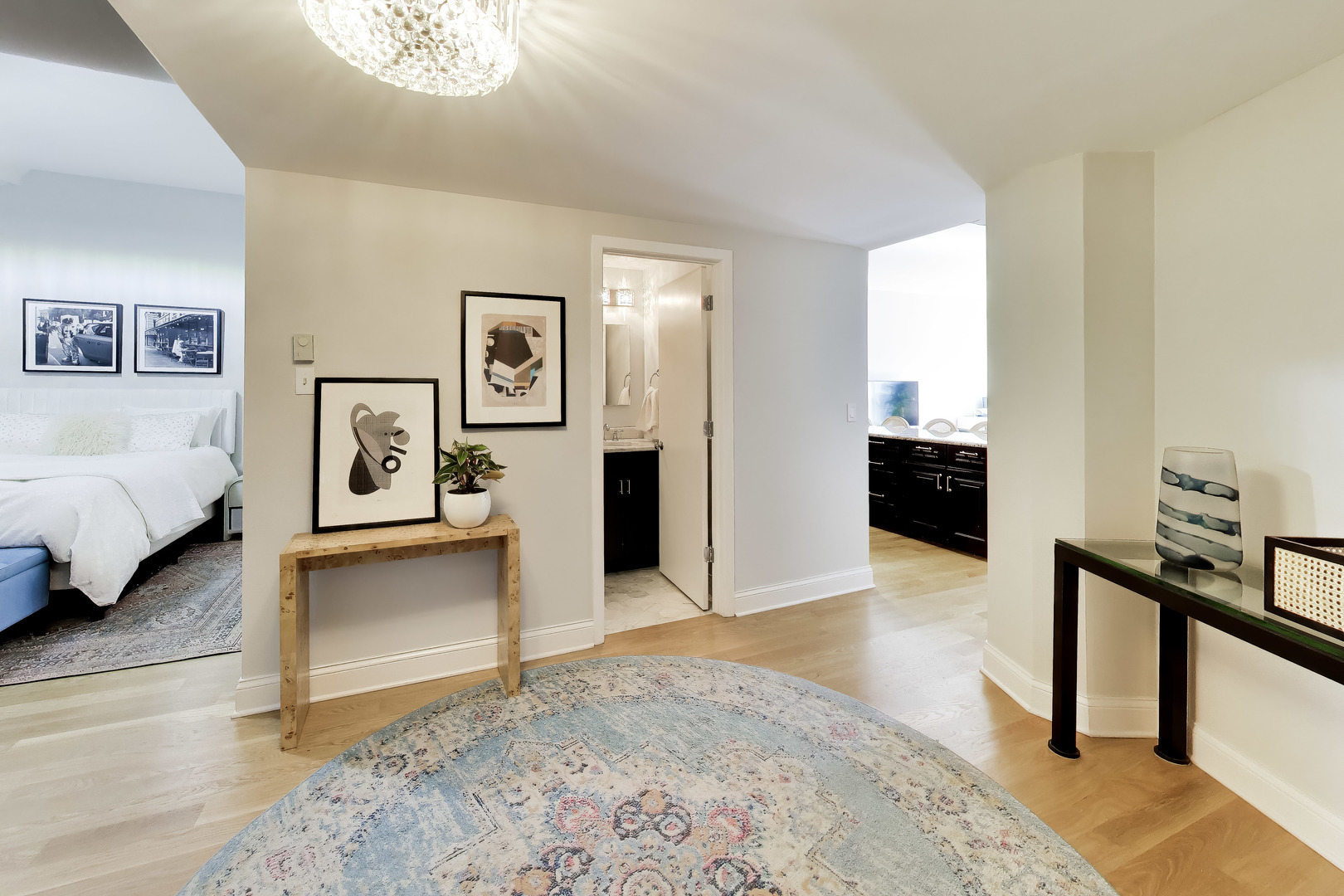 3323 N PAULINA Street Unit: 4E