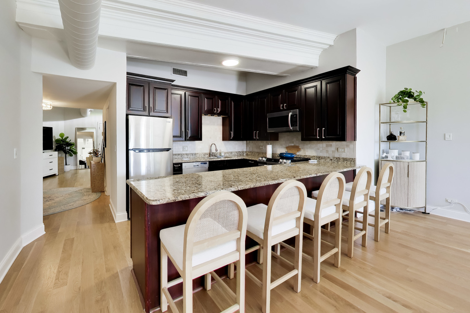 3323 N PAULINA Street Unit: 4E
