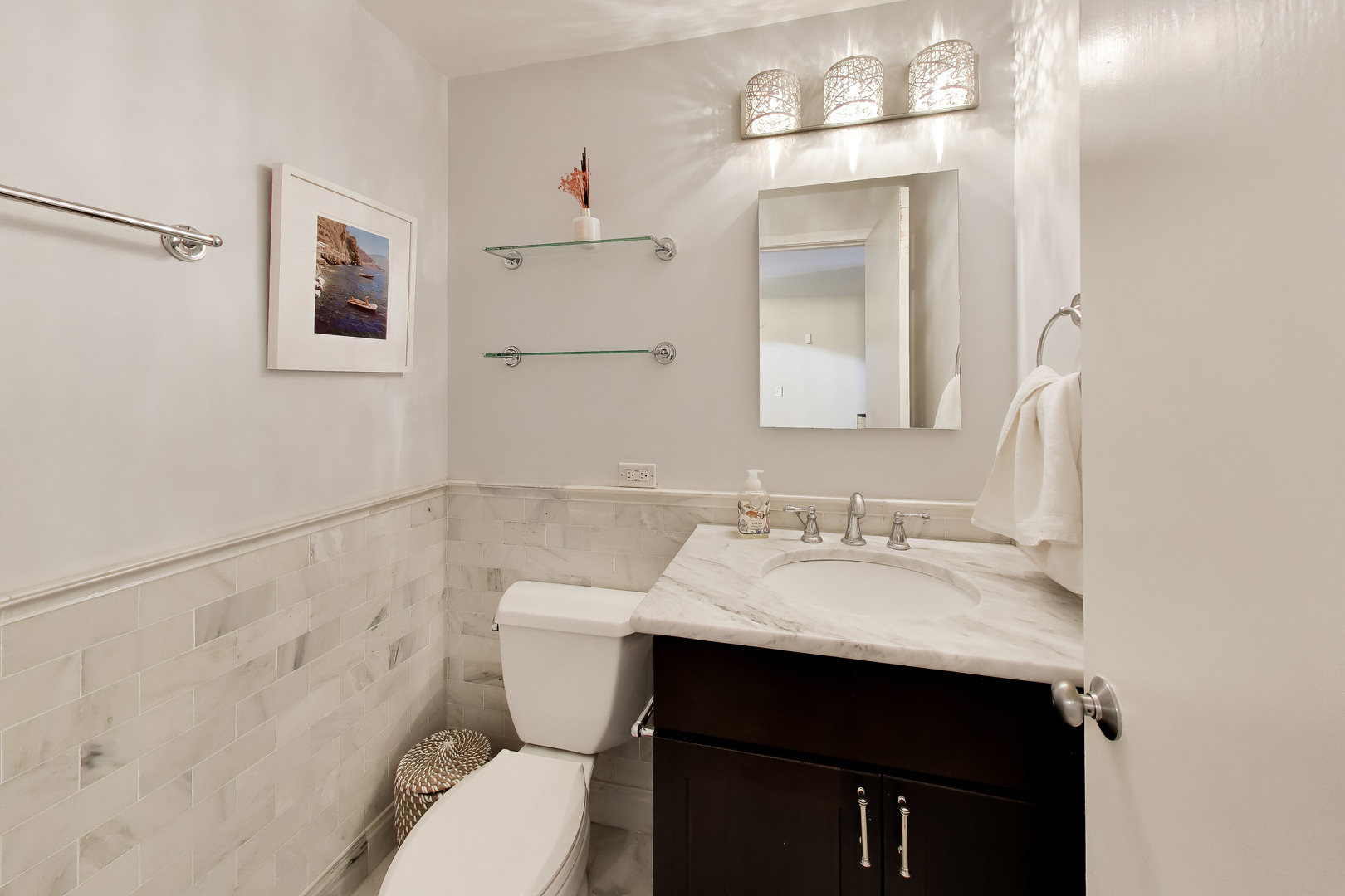 3323 N PAULINA Street Unit: 4E