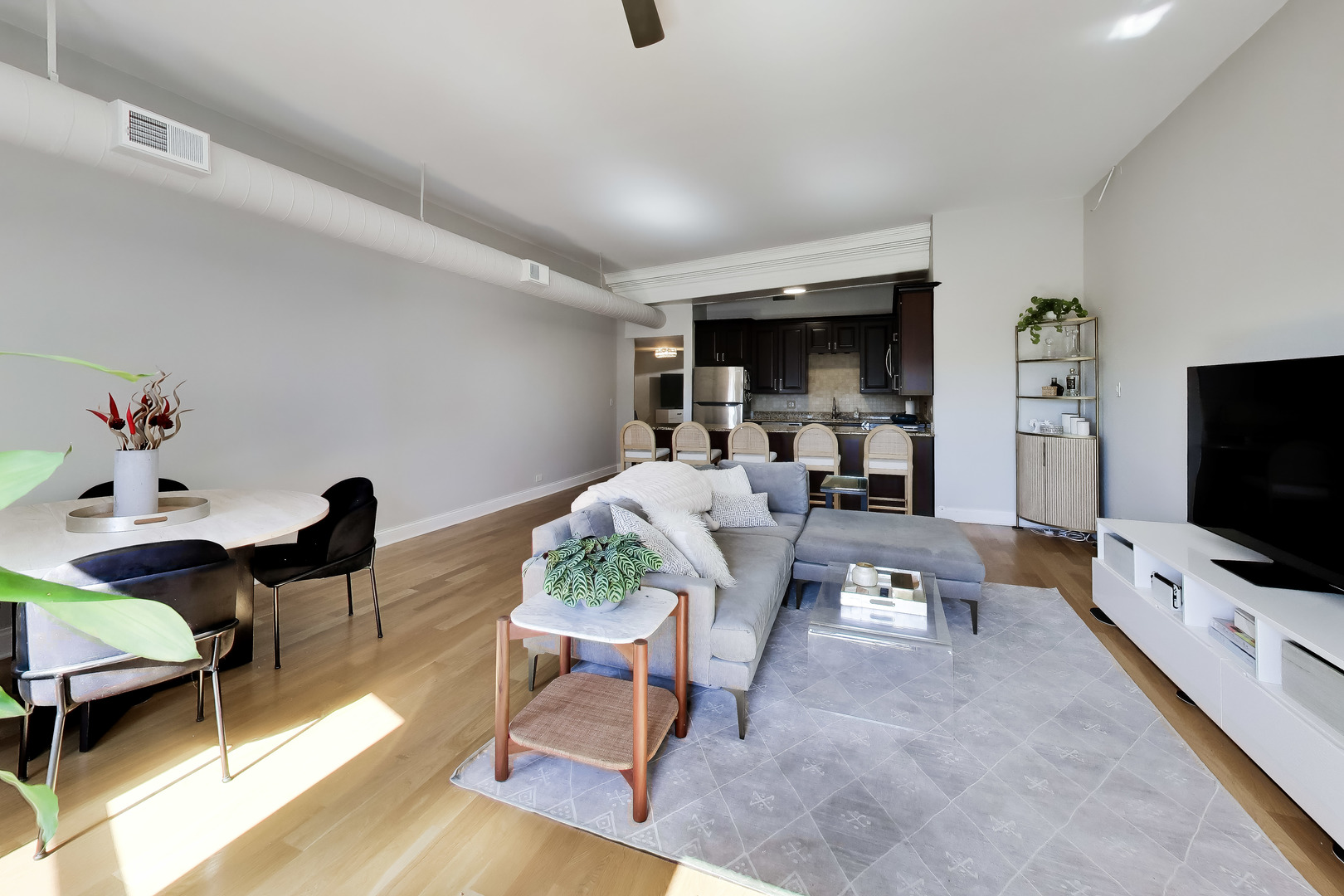 3323 N PAULINA Street Unit: 4E