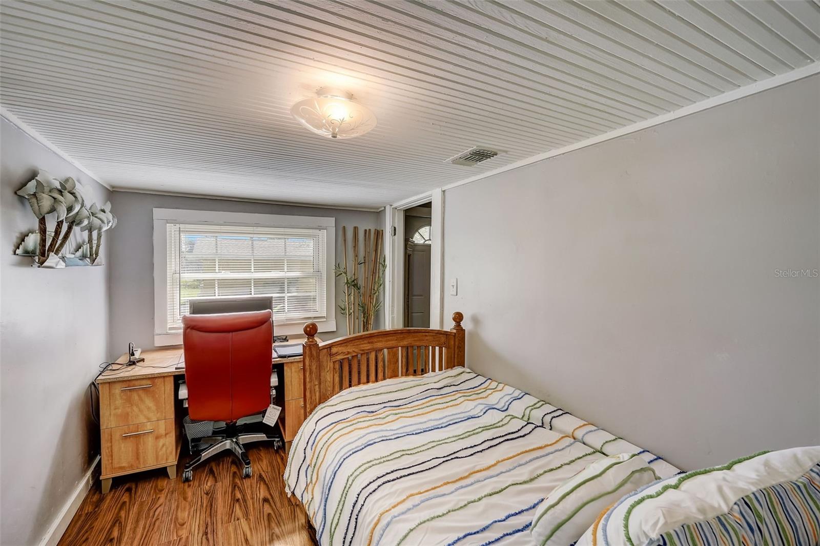 709 19TH AVE W