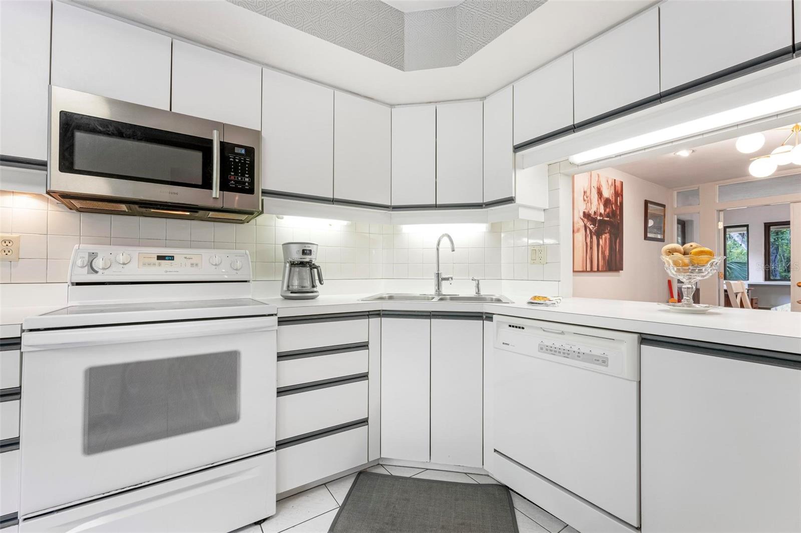 3330 THORNWOOD RD #3330