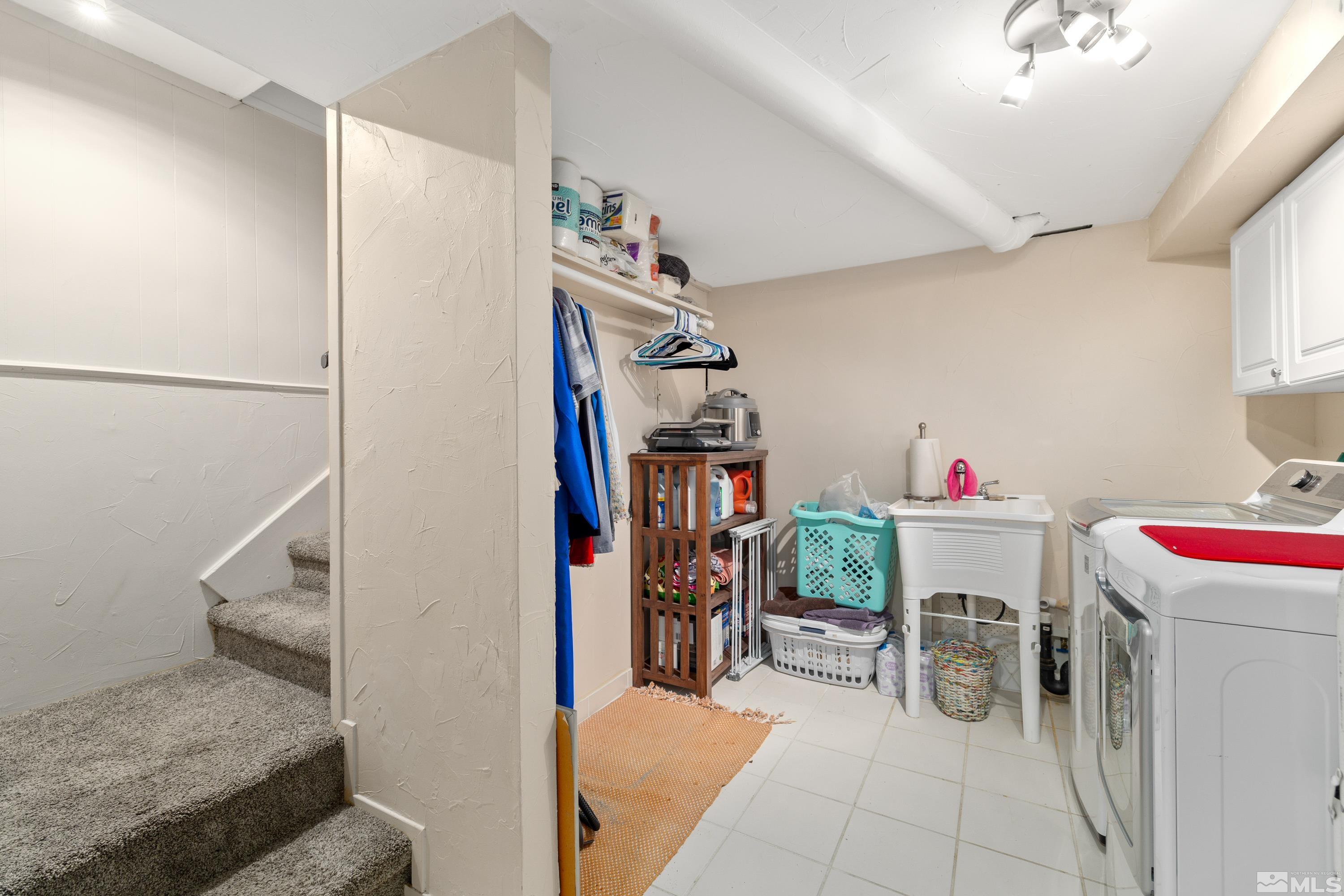 1140 Sharon Way