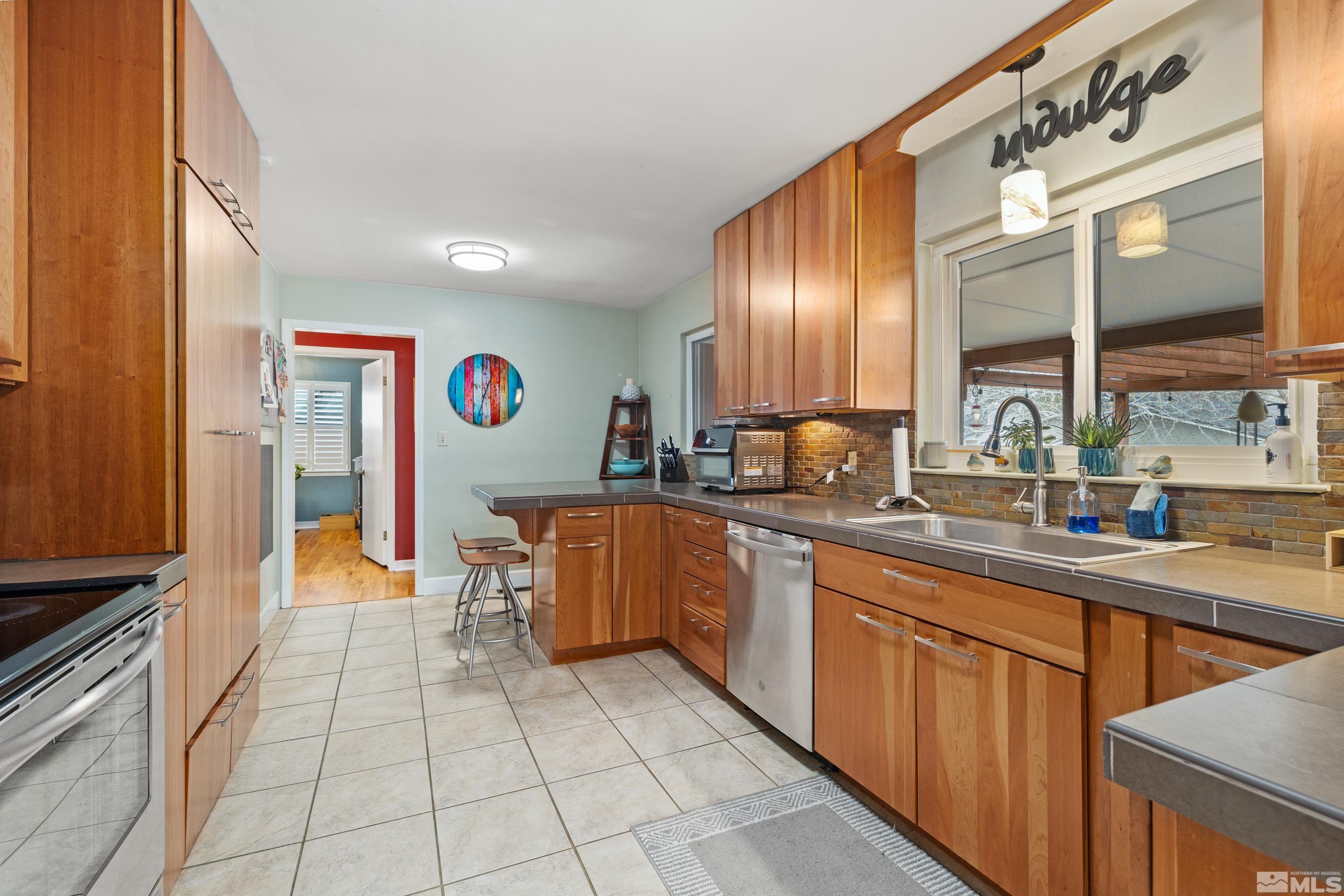 1140 Sharon Way