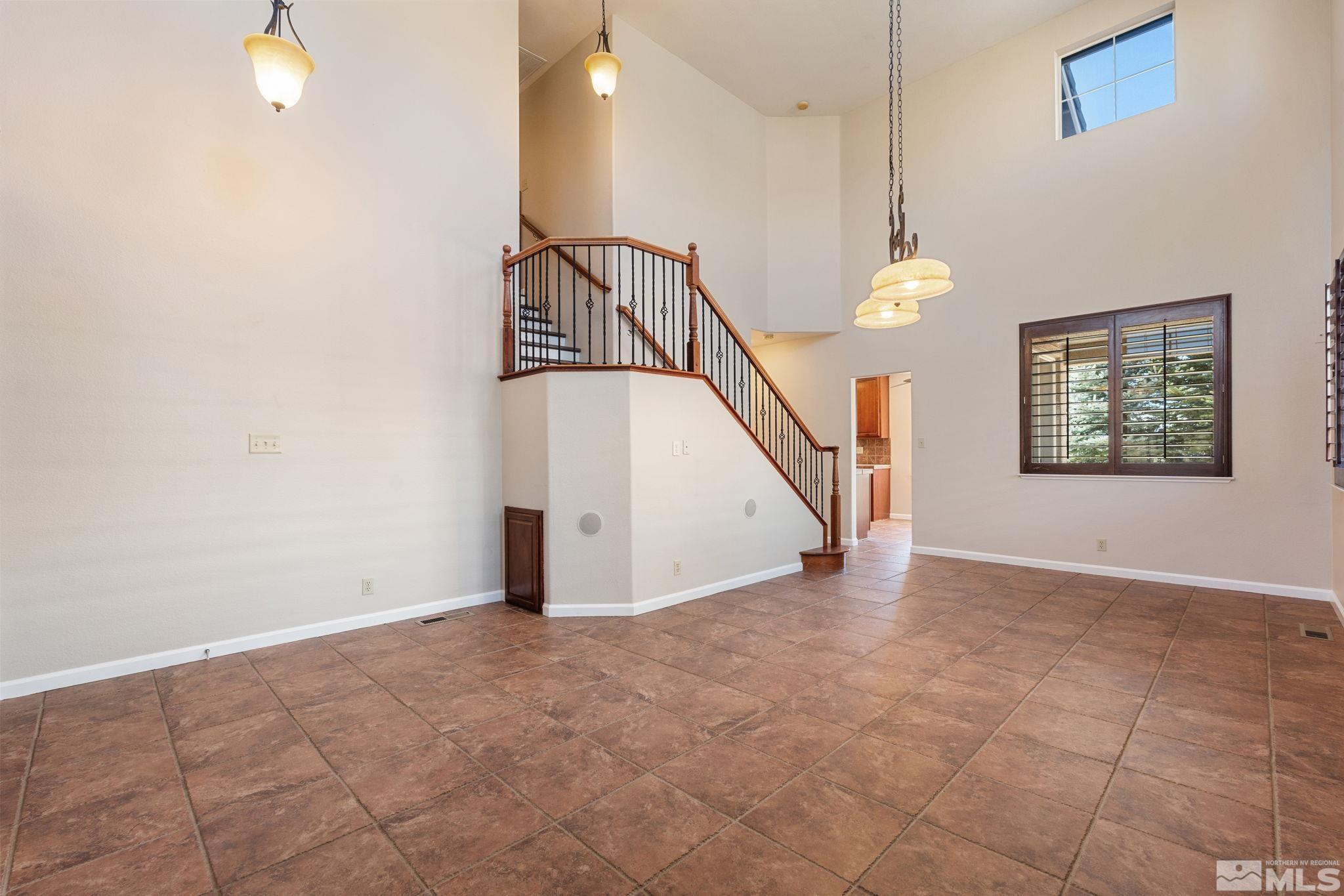 2445 Glen Eagles Dr