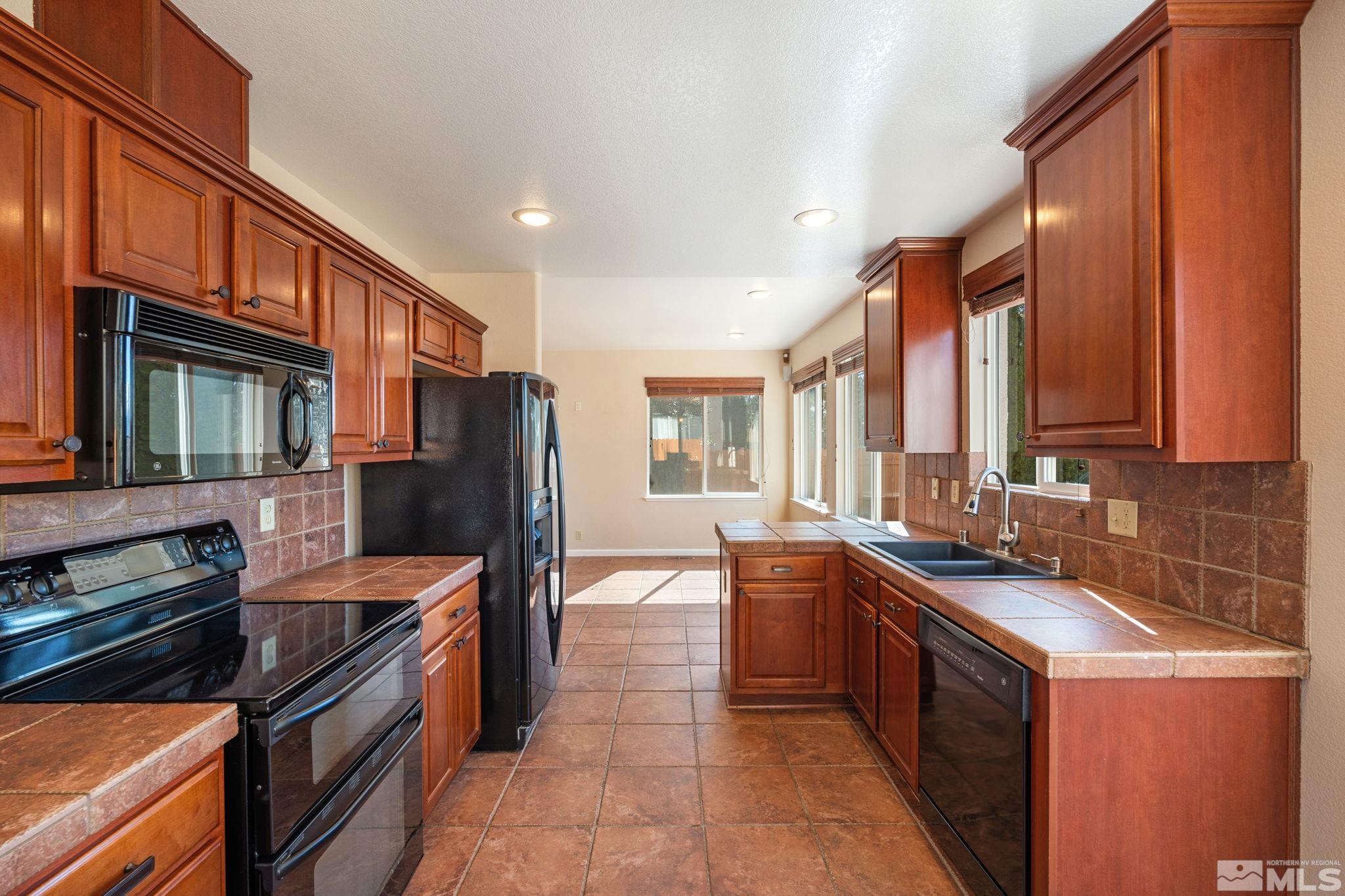 2445 Glen Eagles Dr