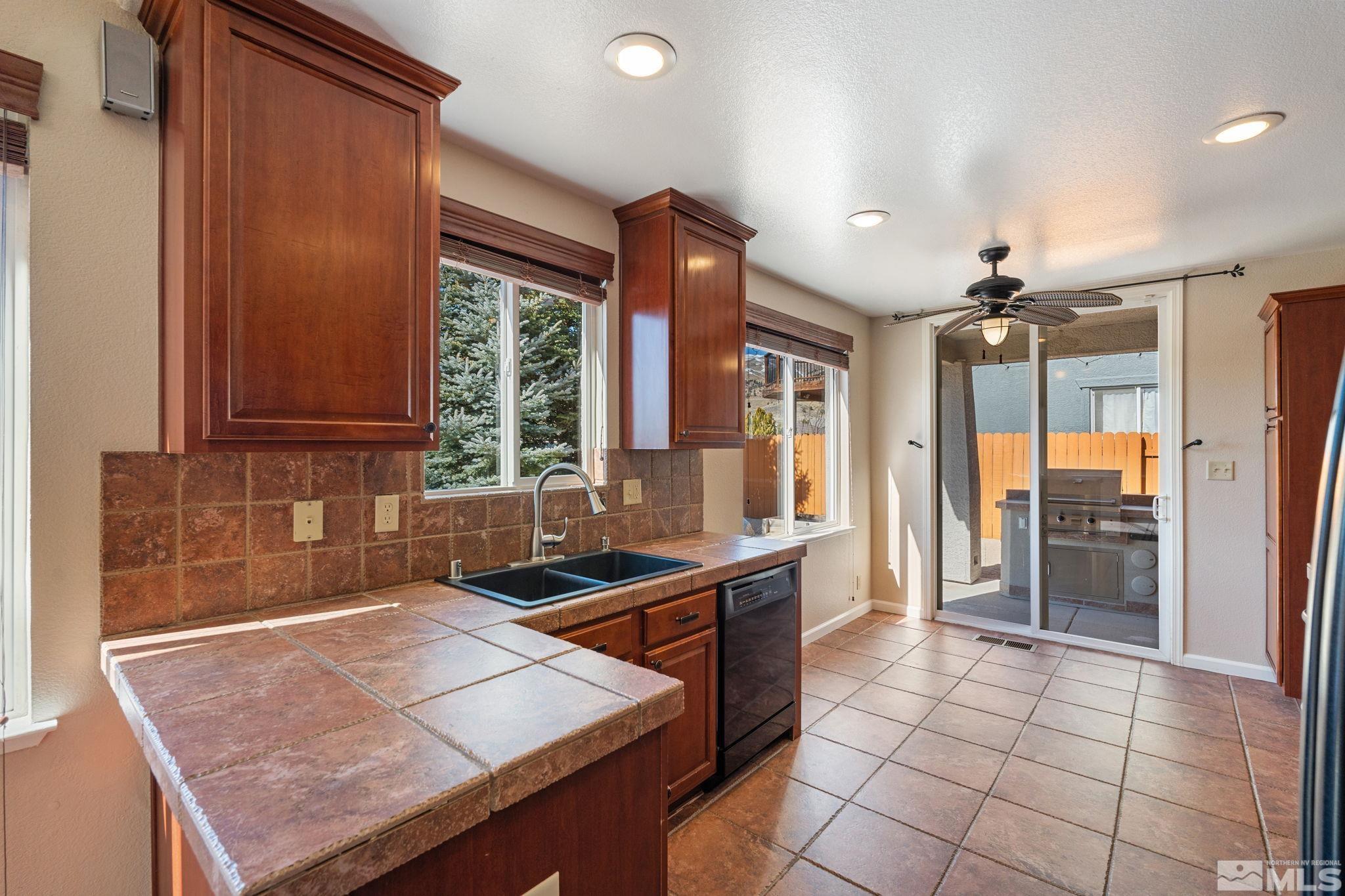 2445 Glen Eagles Dr