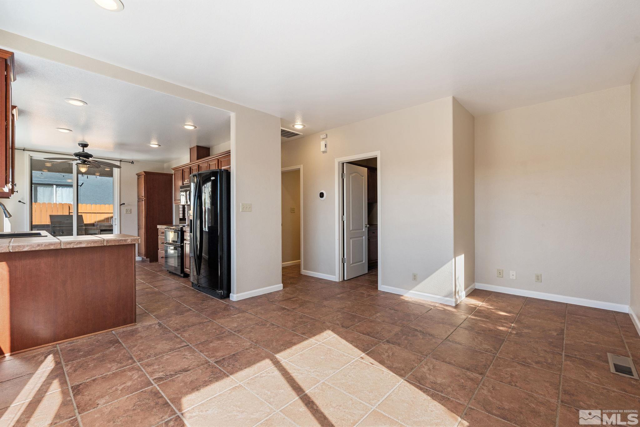 2445 Glen Eagles Dr