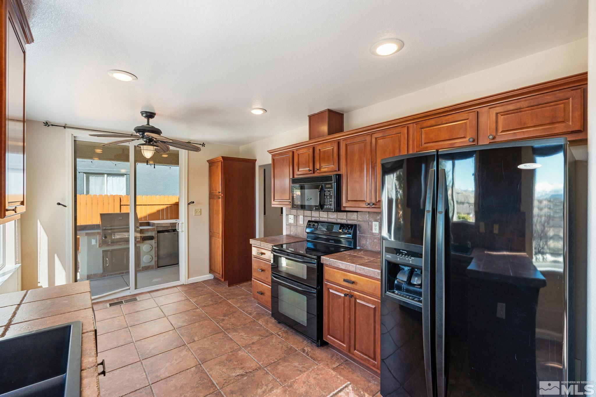 2445 Glen Eagles Dr