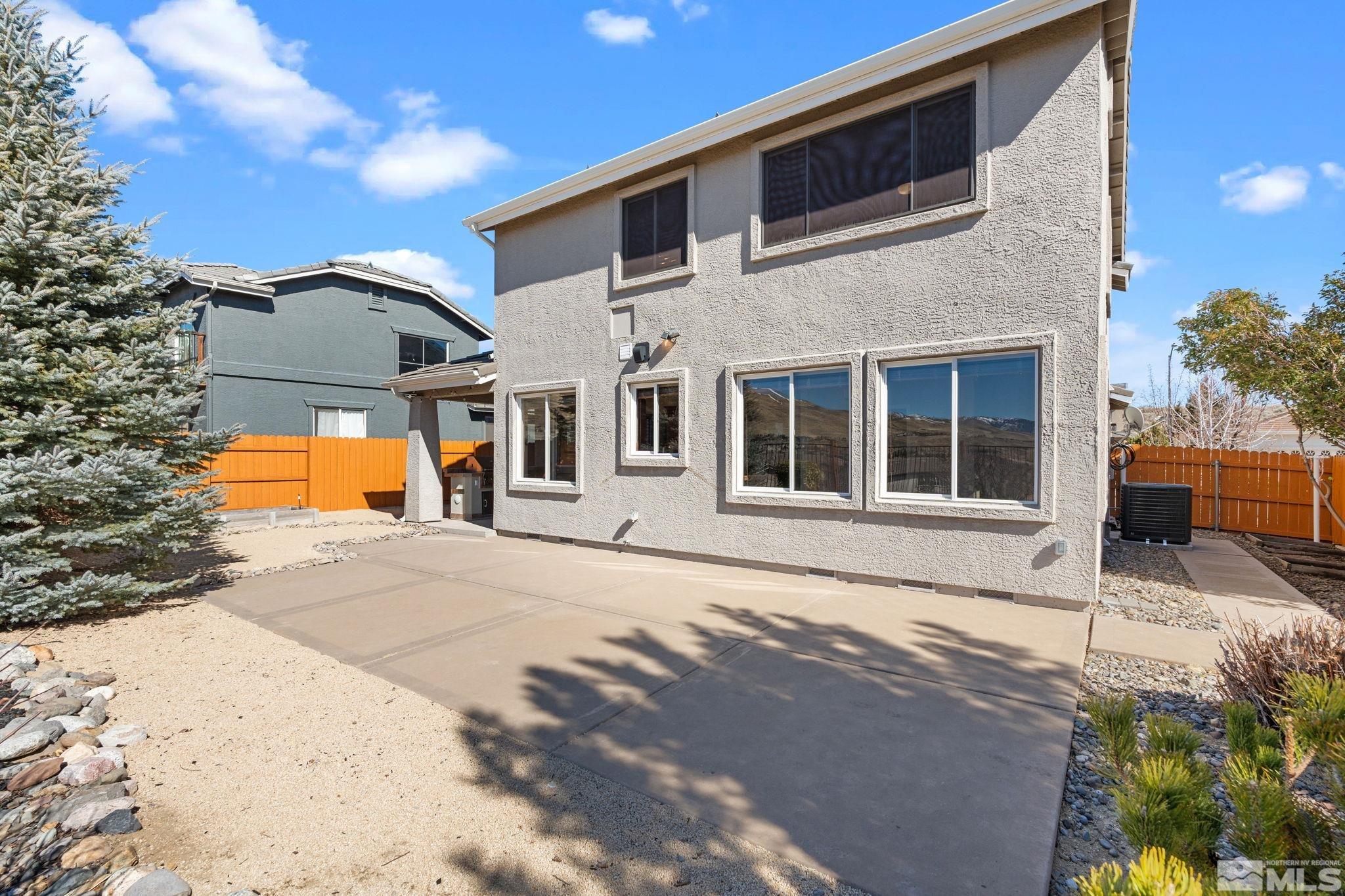 2445 Glen Eagles Dr