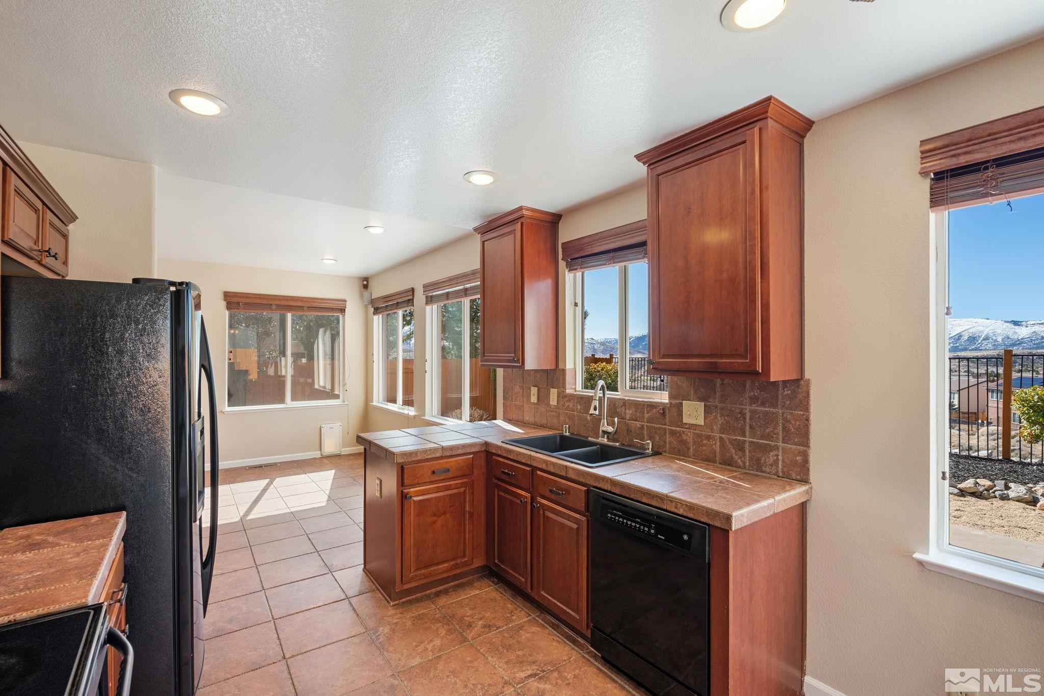 2445 Glen Eagles Dr