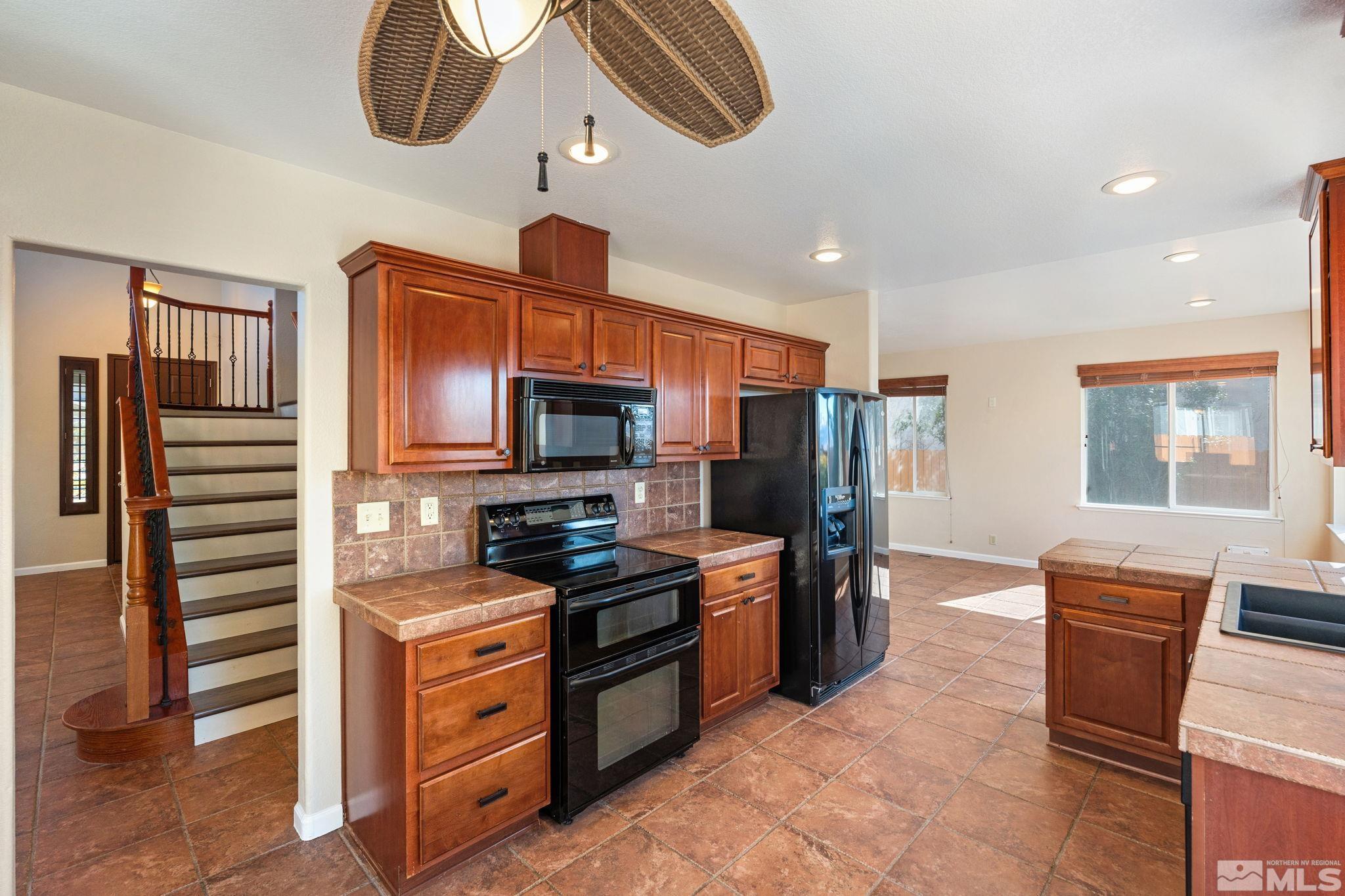 2445 Glen Eagles Dr