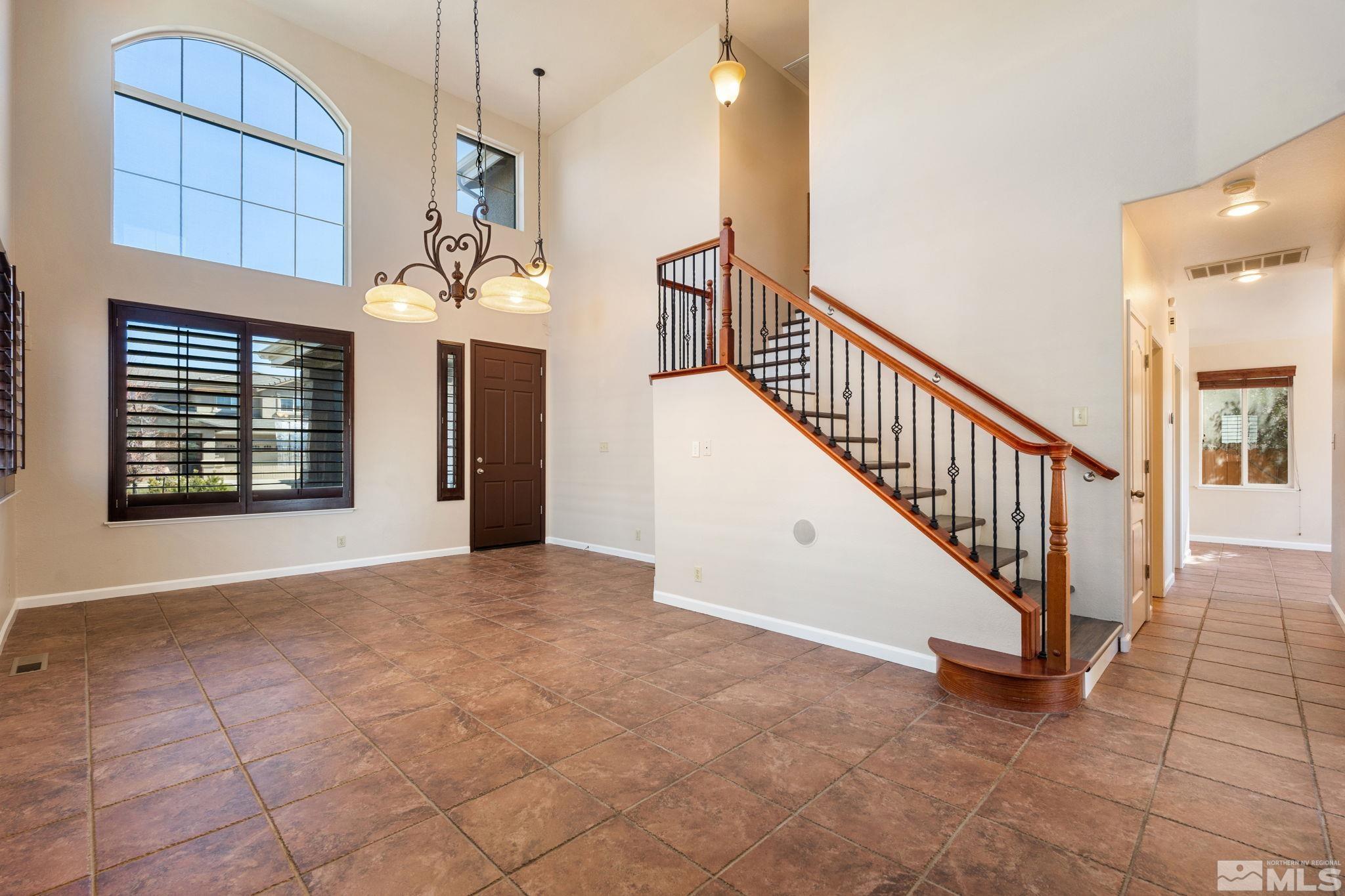 2445 Glen Eagles Dr
