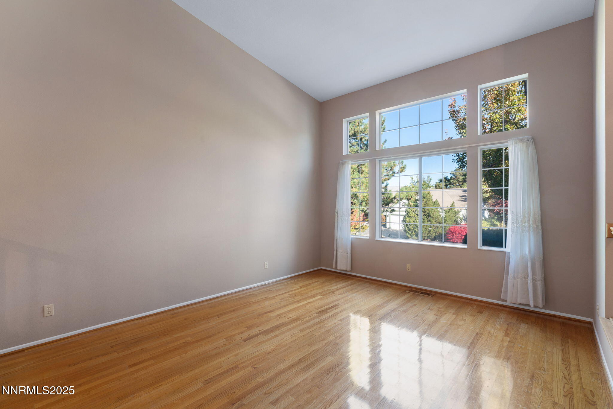 3208 Thornhill Drive