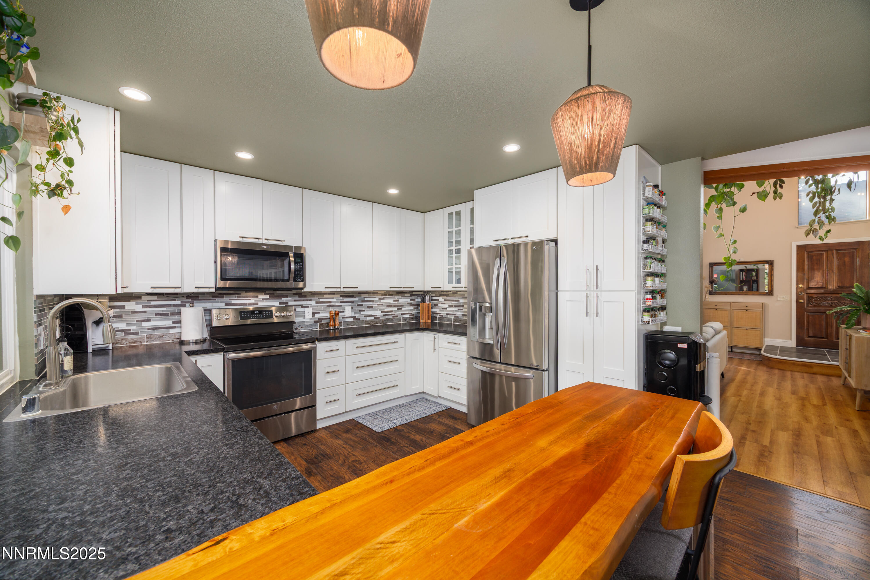 676 W Riverview Circle