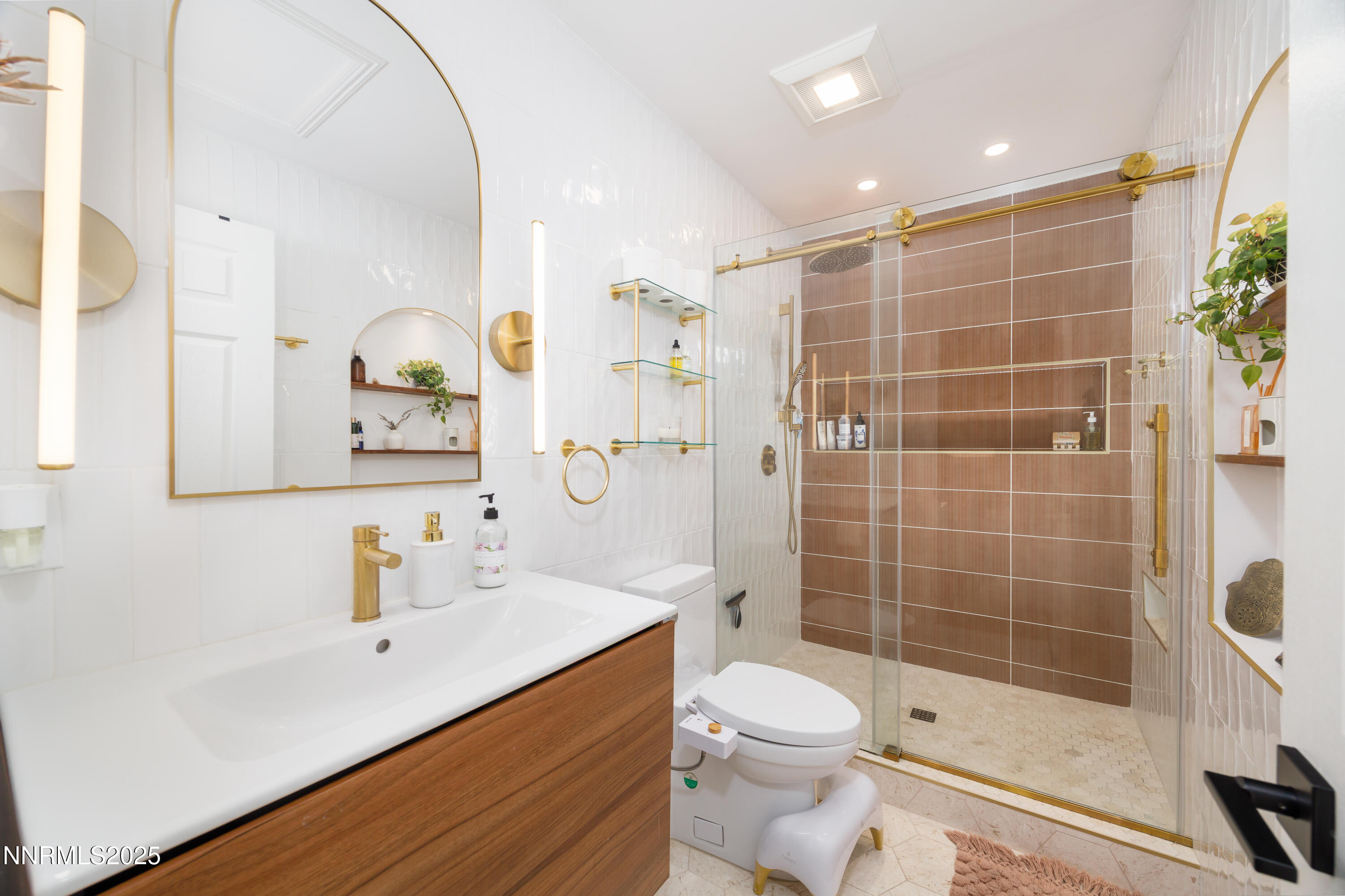 676 W Riverview Circle