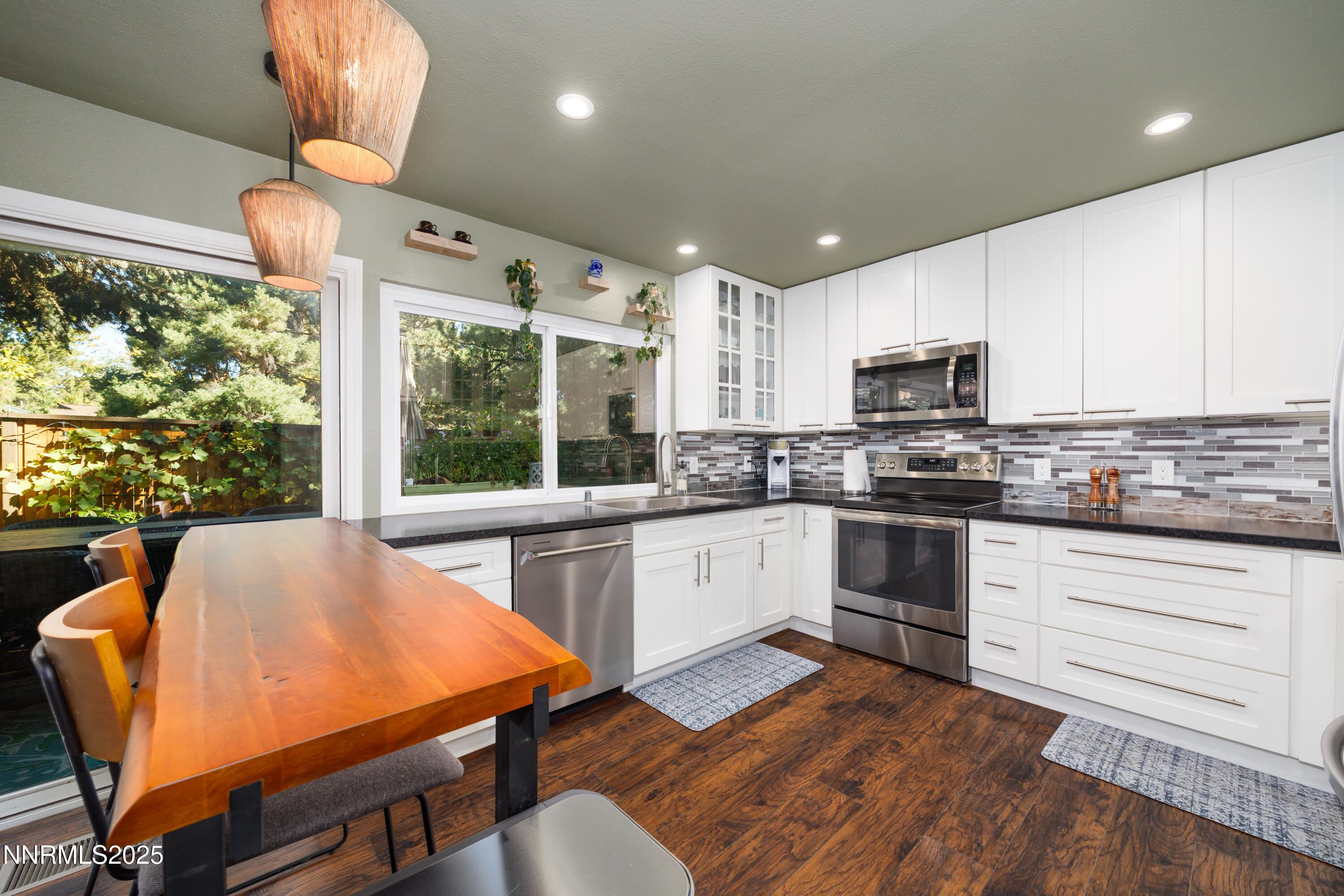 676 W Riverview Circle