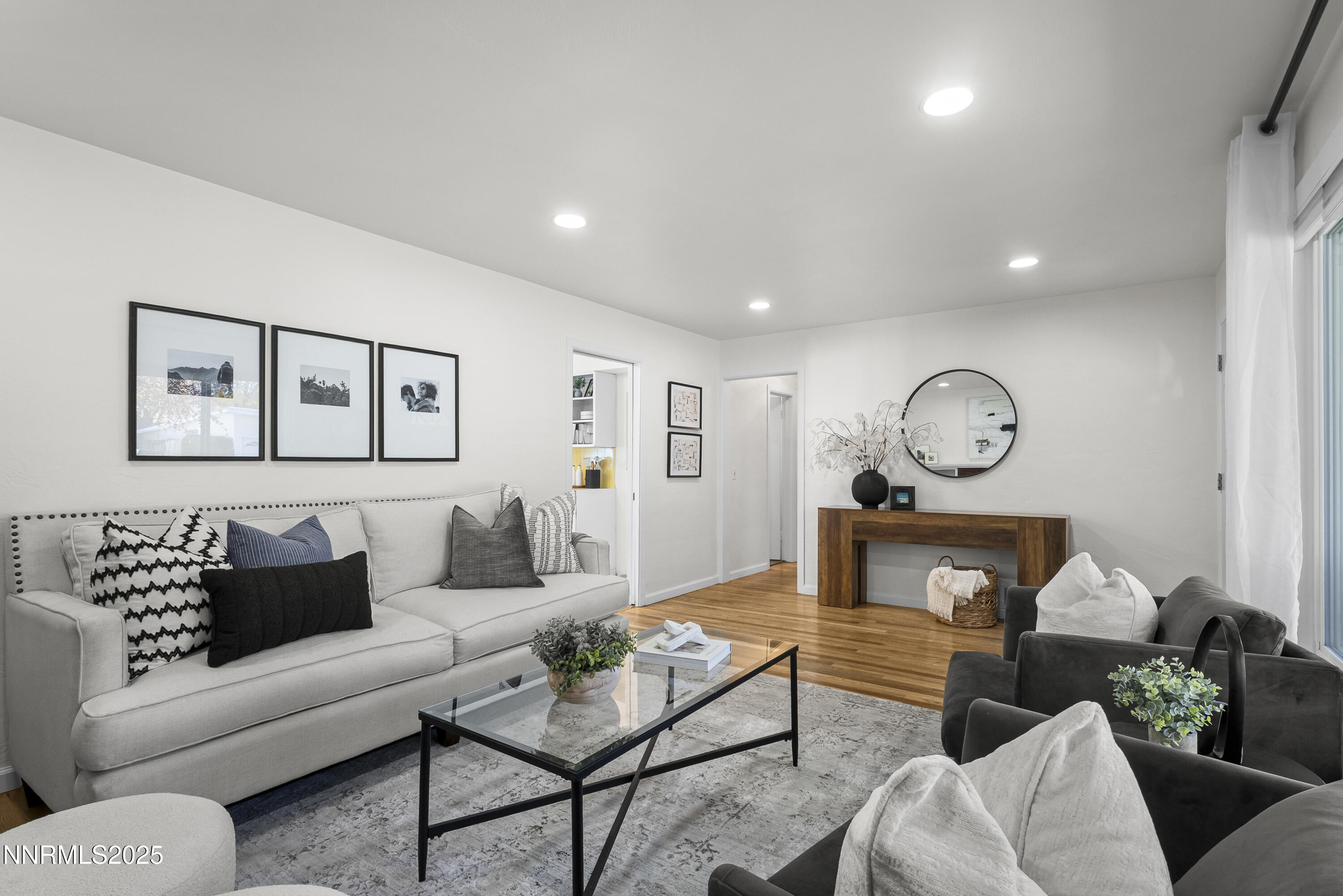 1692 Oakhurst Avenue