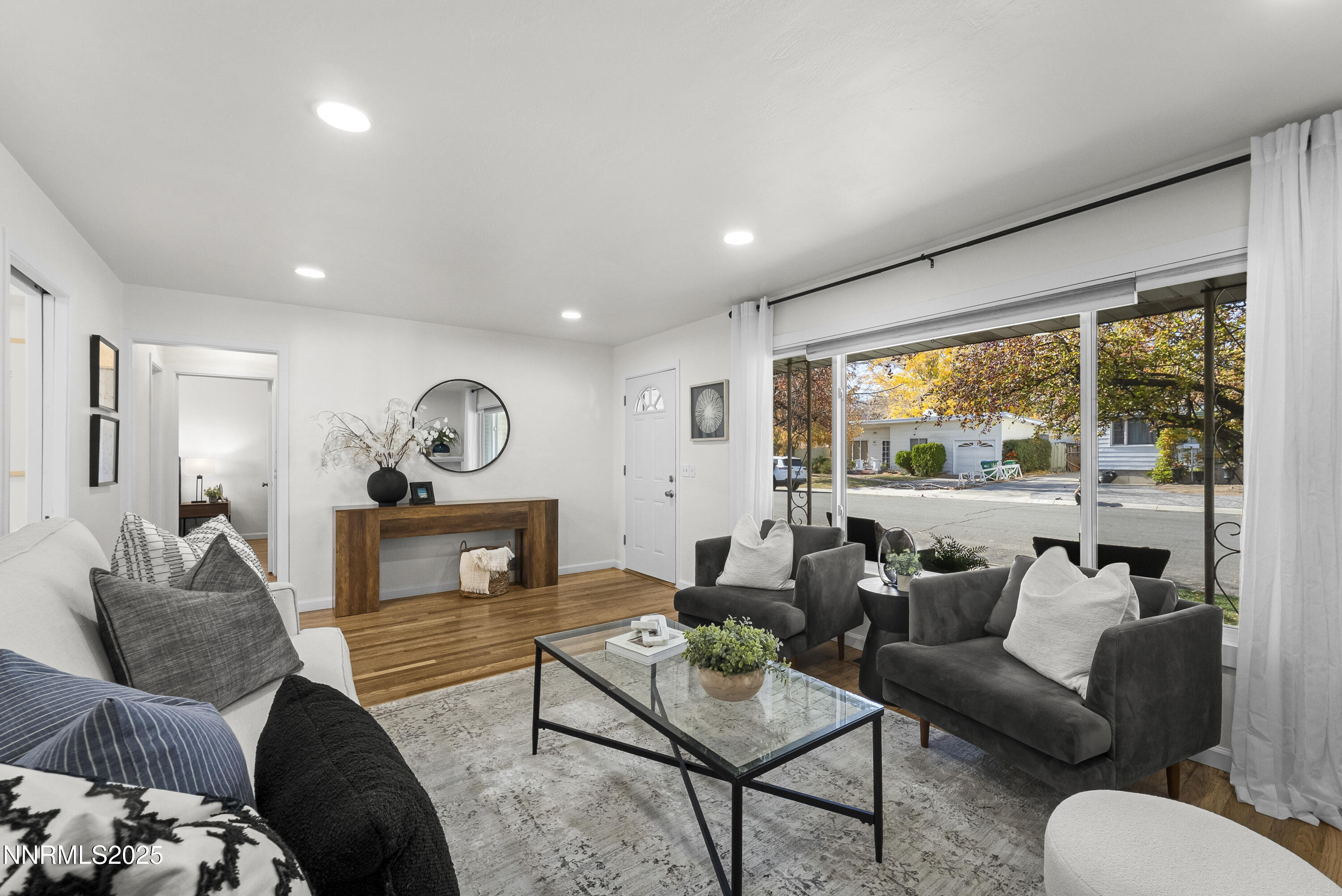 1692 Oakhurst Avenue