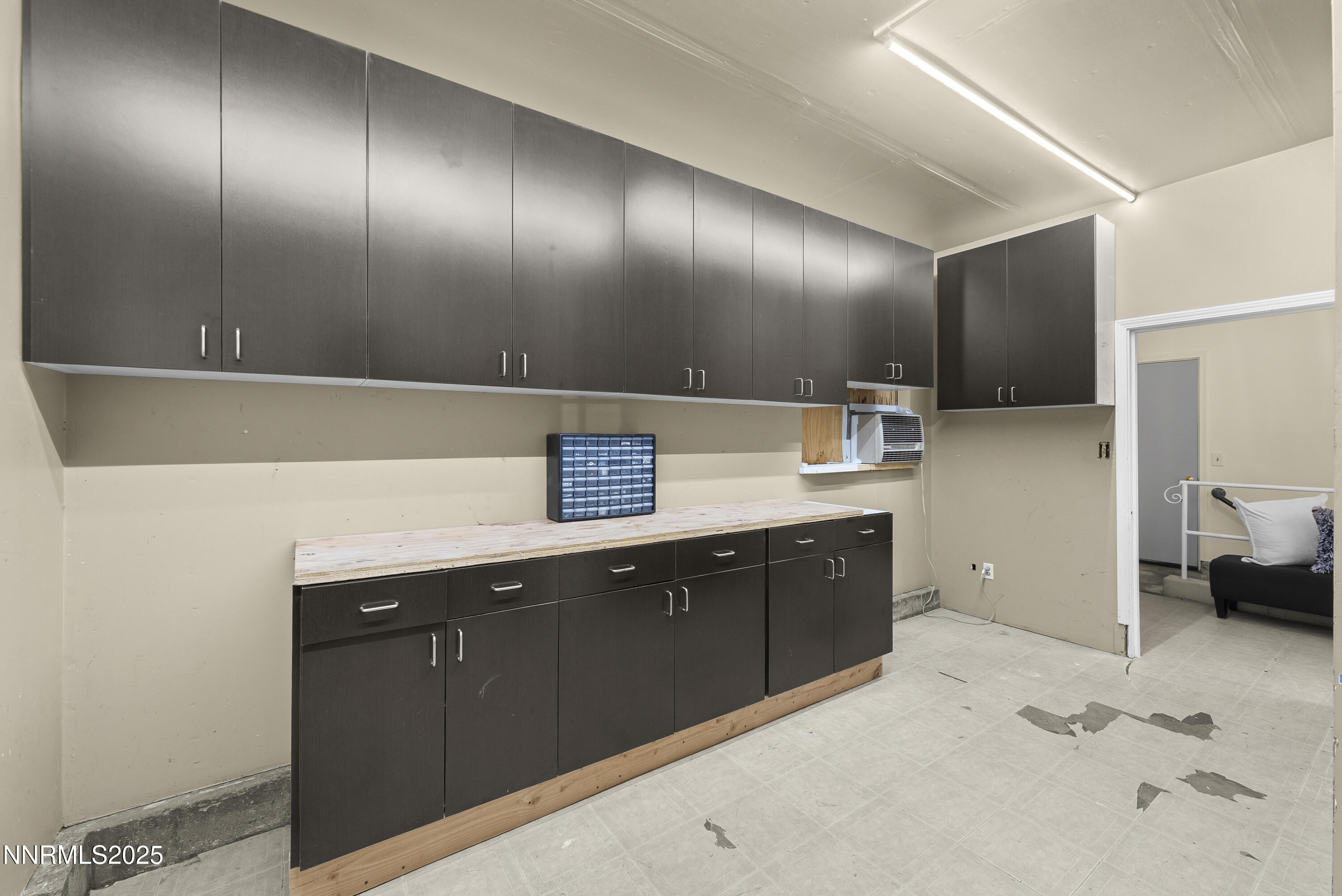 1692 Oakhurst Avenue