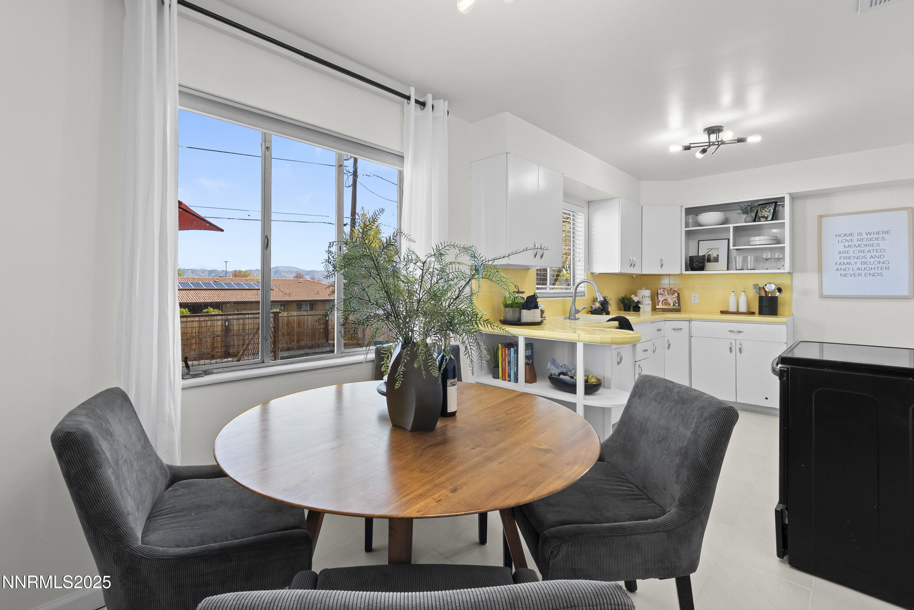 1692 Oakhurst Avenue