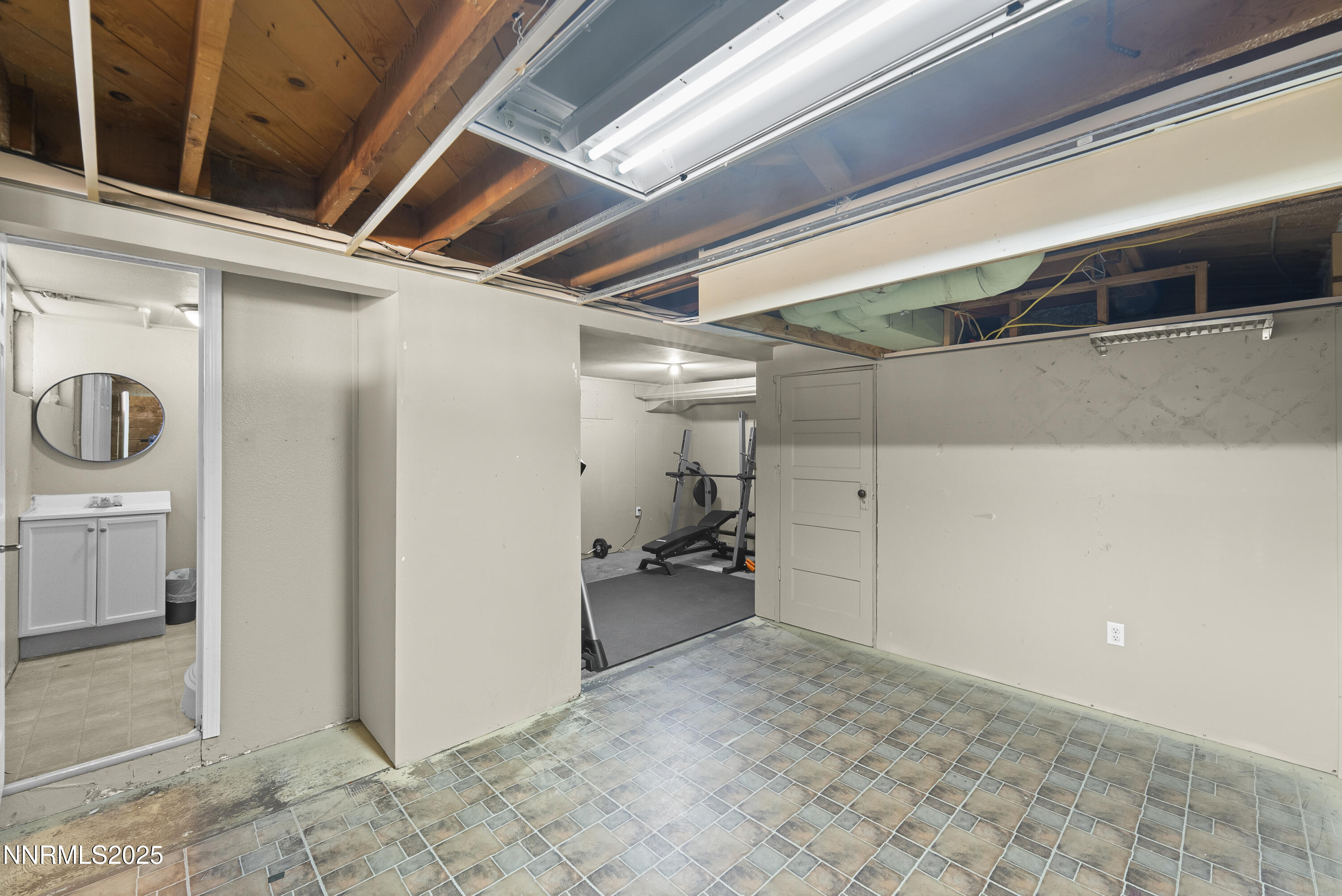 1692 Oakhurst Avenue