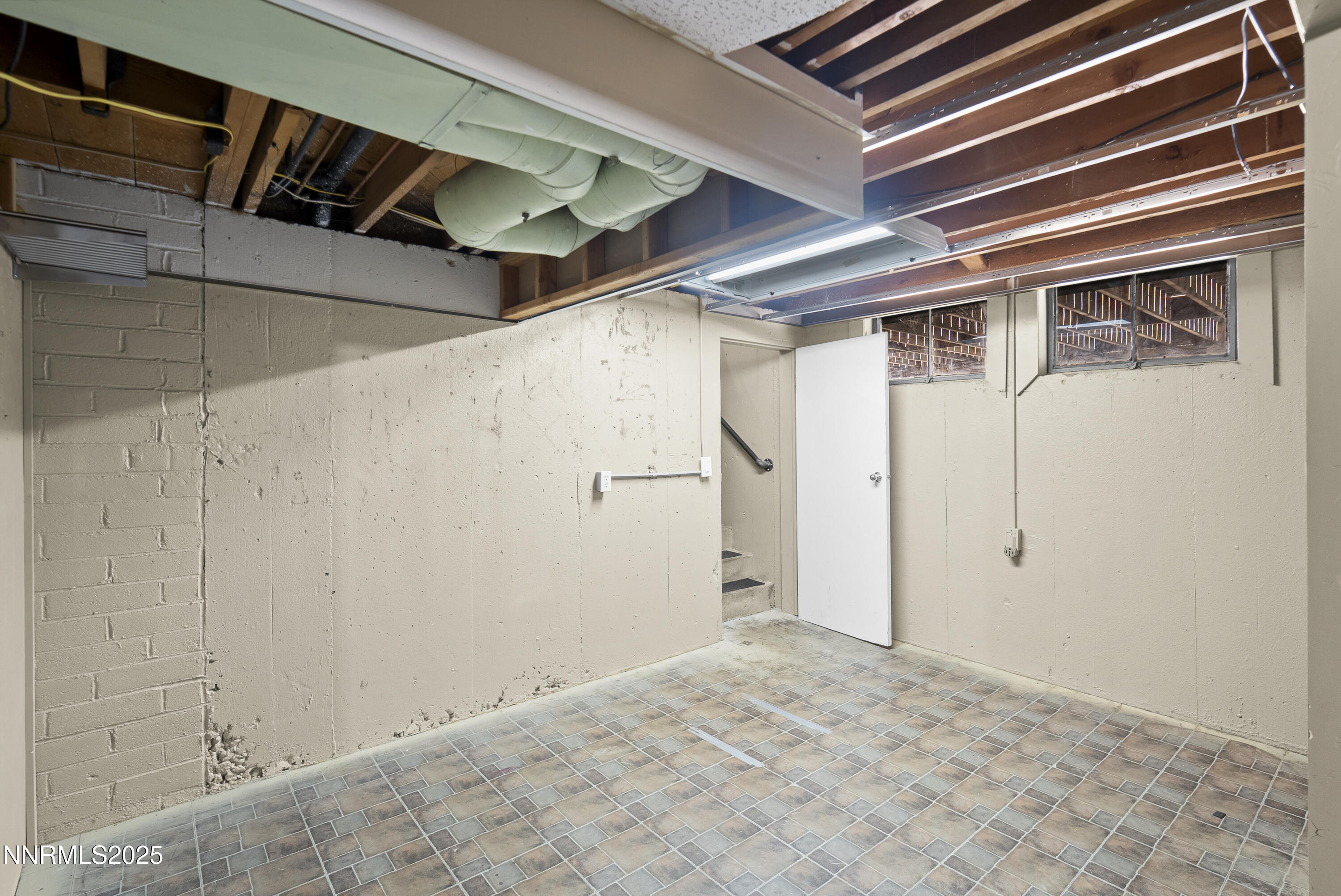 1692 Oakhurst Avenue