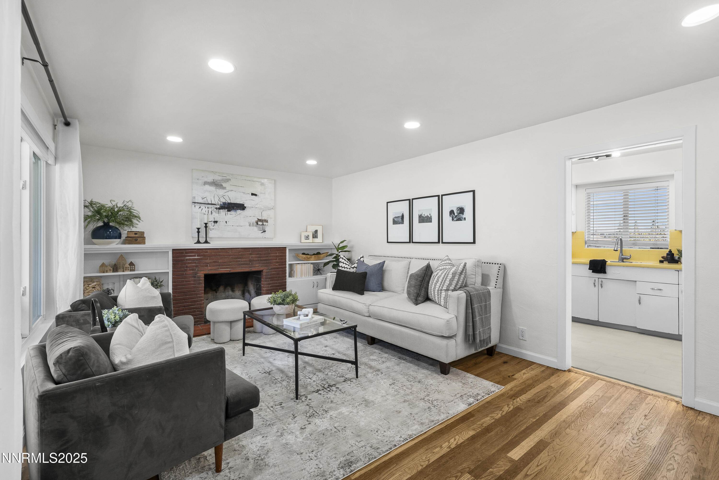 1692 Oakhurst Avenue