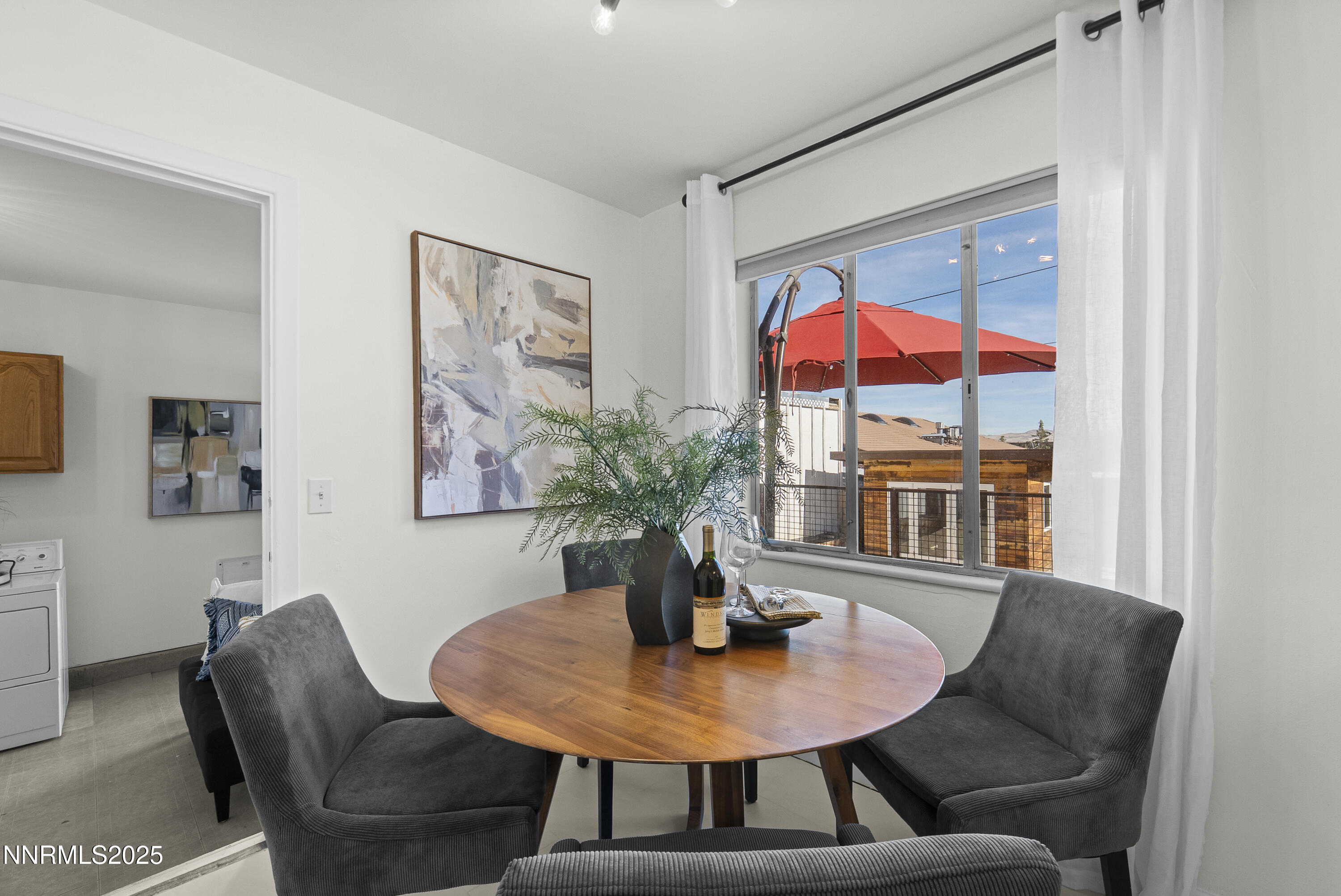 1692 Oakhurst Avenue