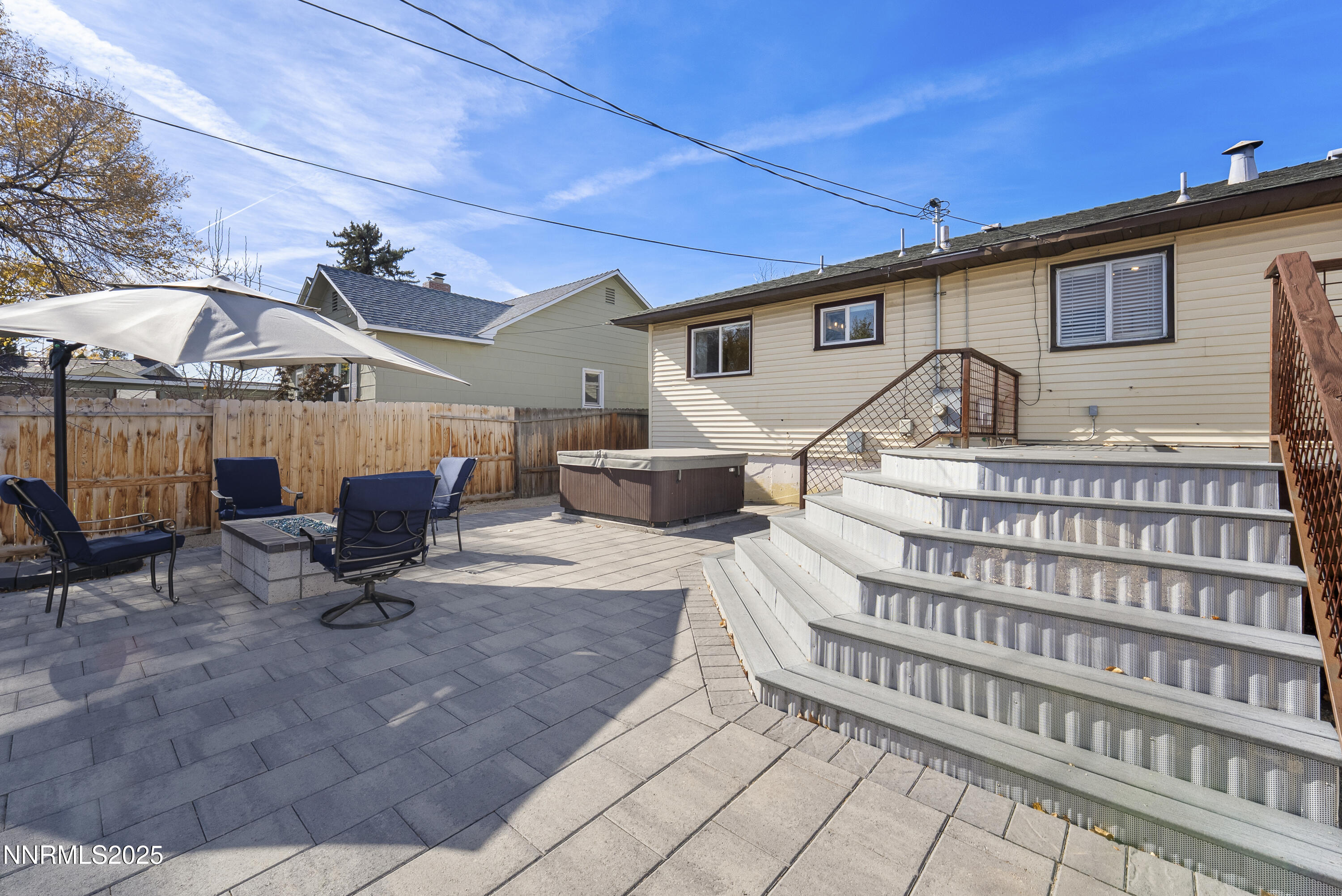 1692 Oakhurst Avenue