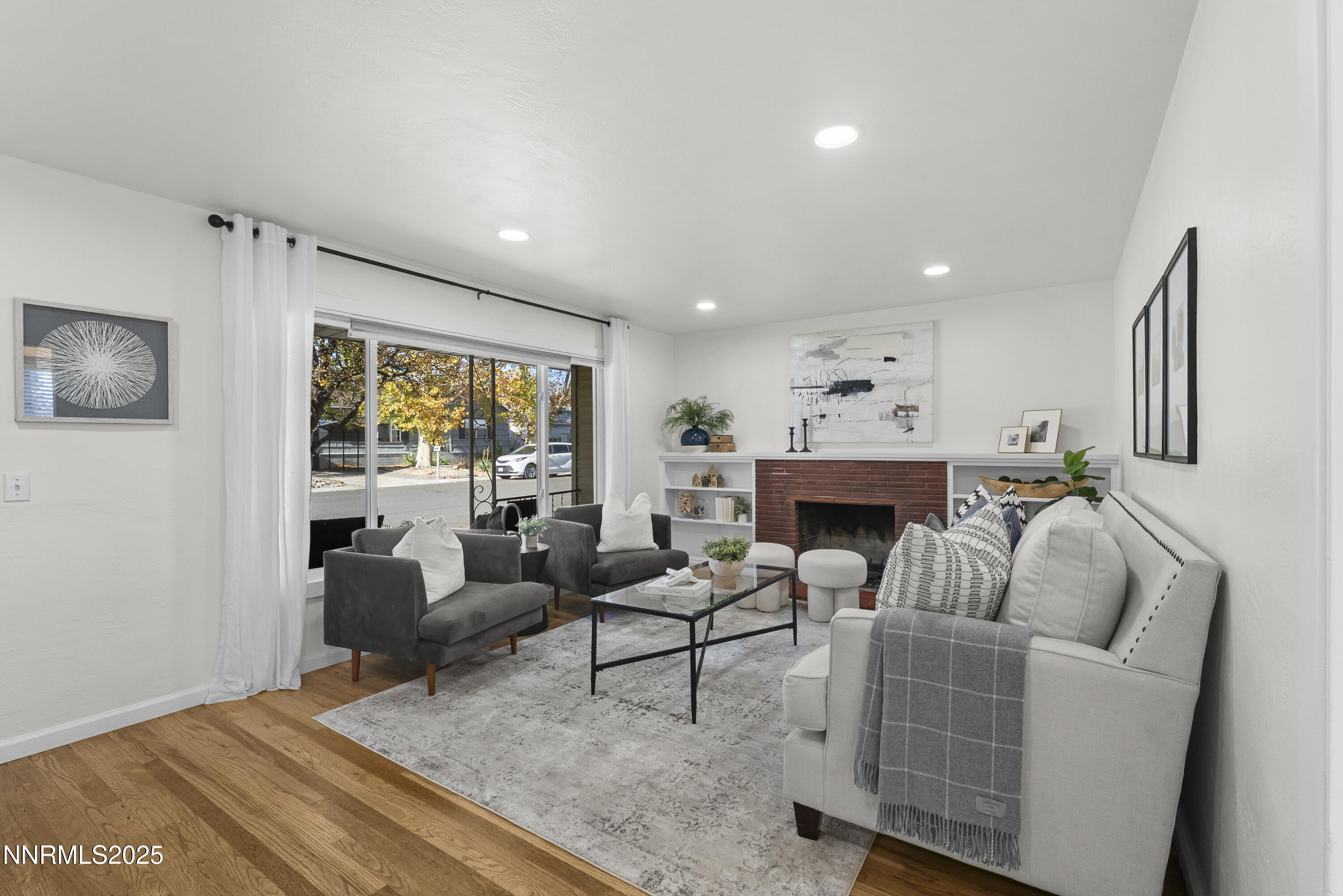 1692 Oakhurst Avenue