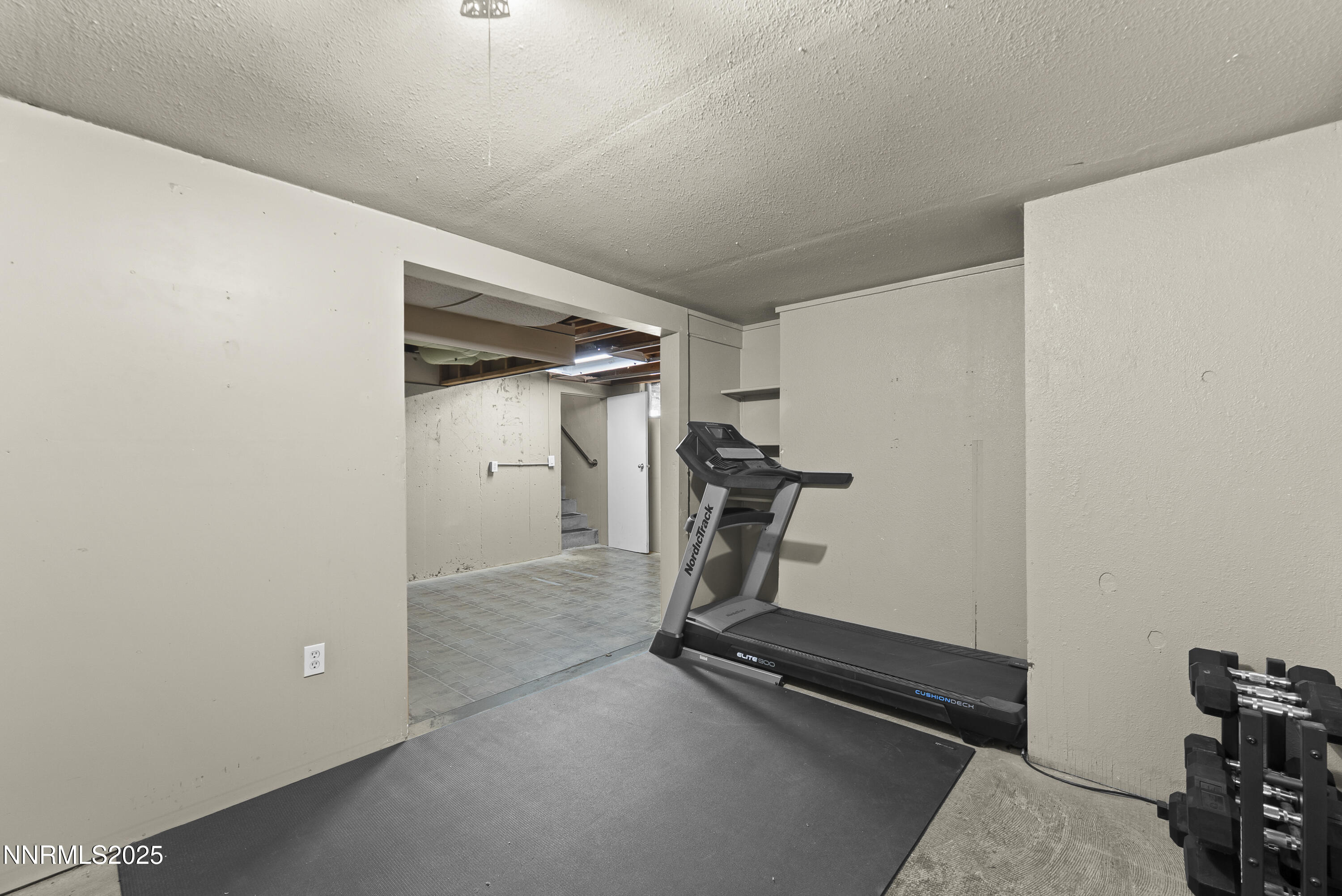 1692 Oakhurst Avenue