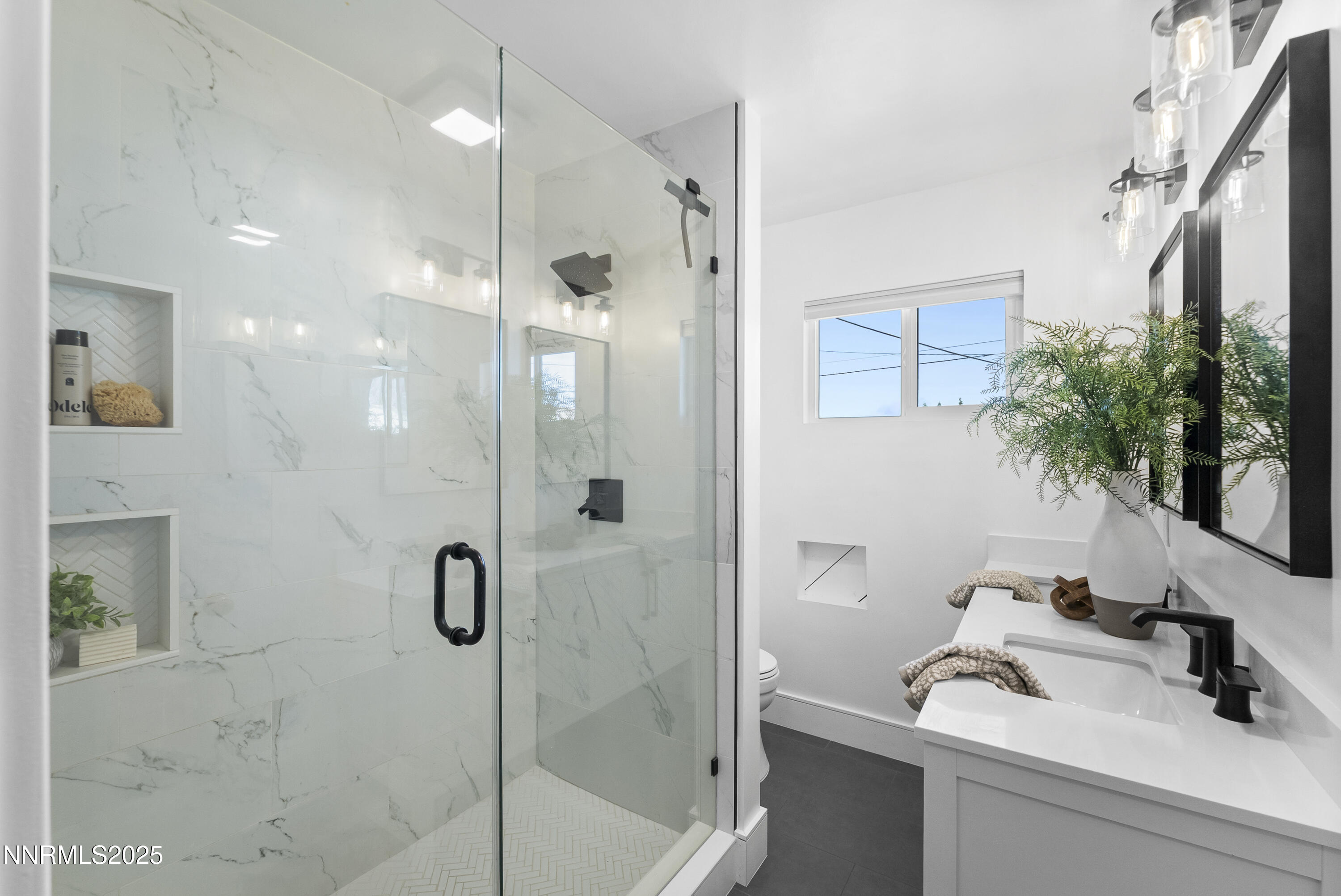 1692 Oakhurst Avenue