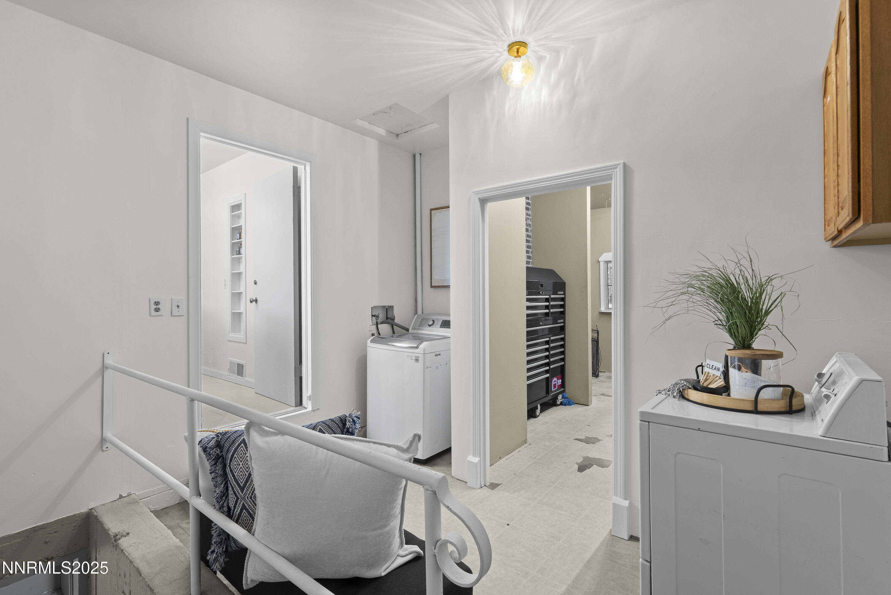 1692 Oakhurst Avenue