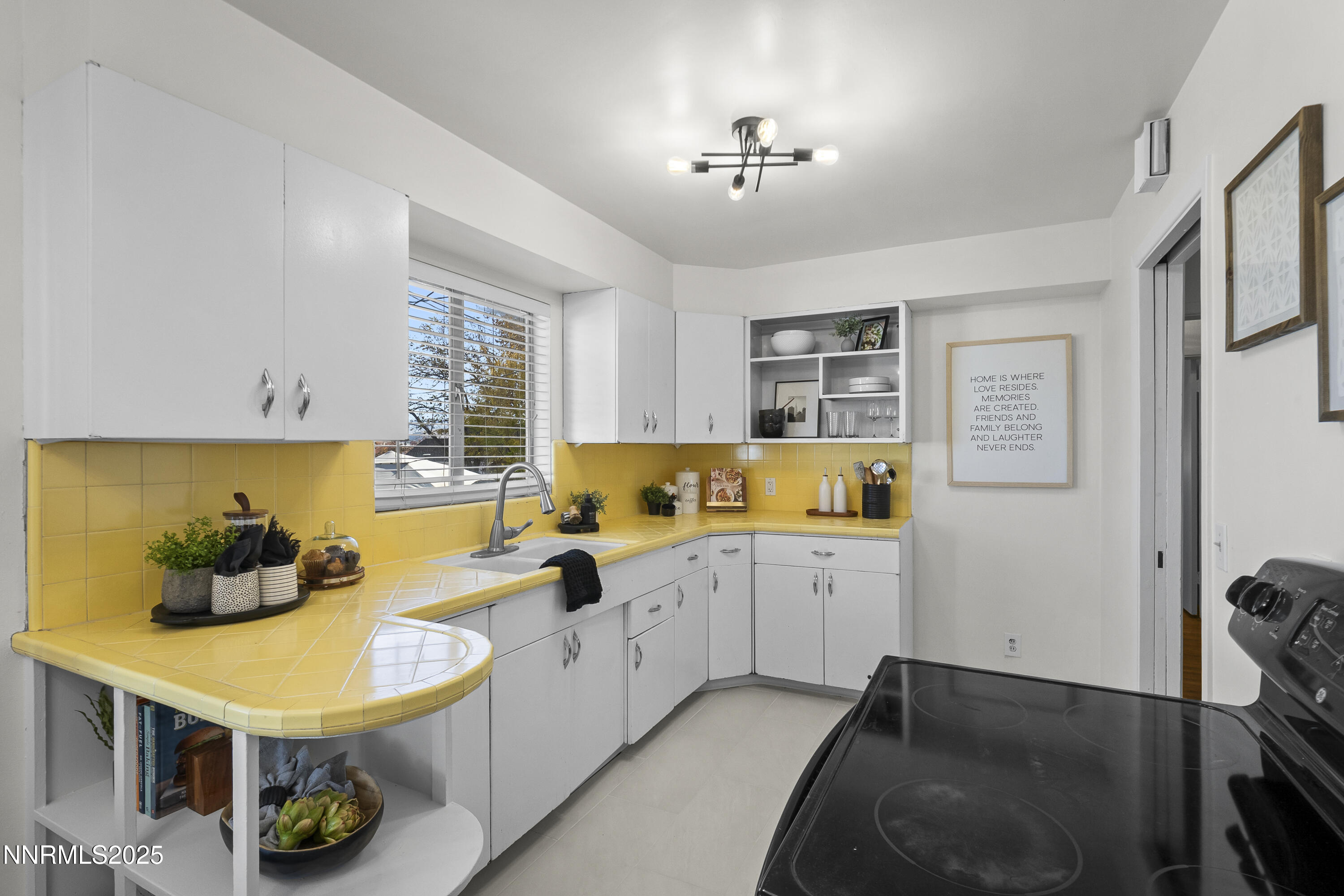 1692 Oakhurst Avenue