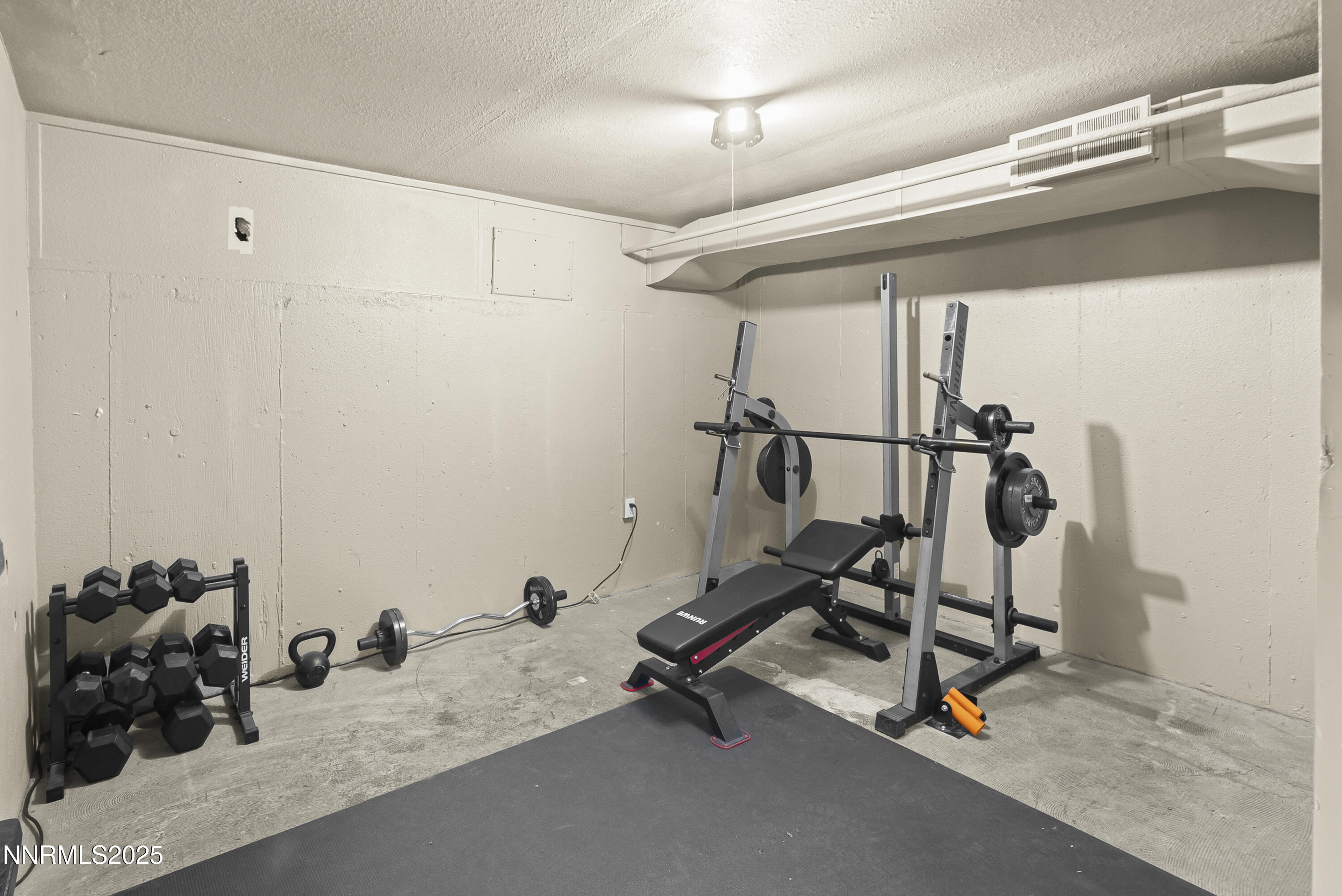 1692 Oakhurst Avenue