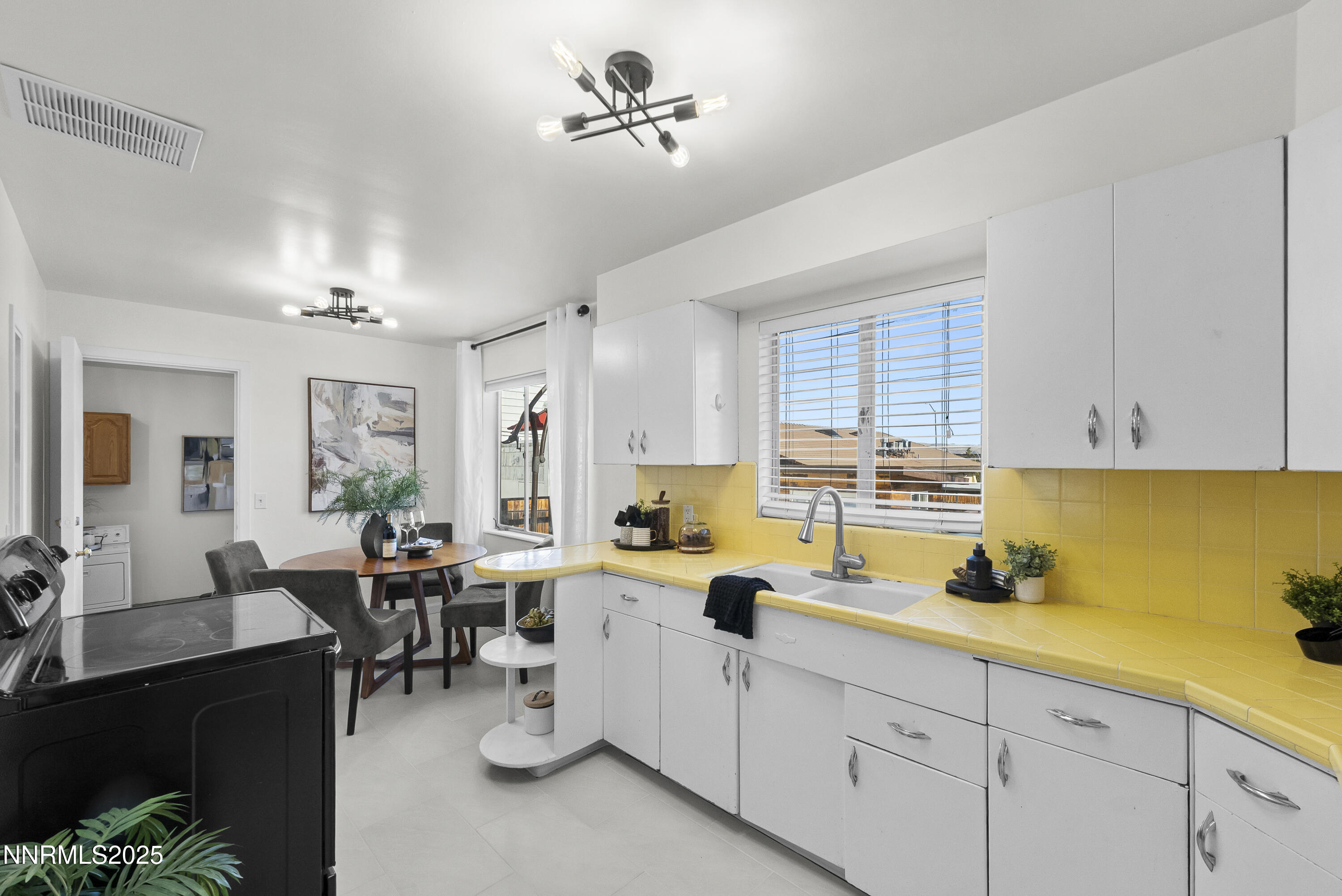 1692 Oakhurst Avenue