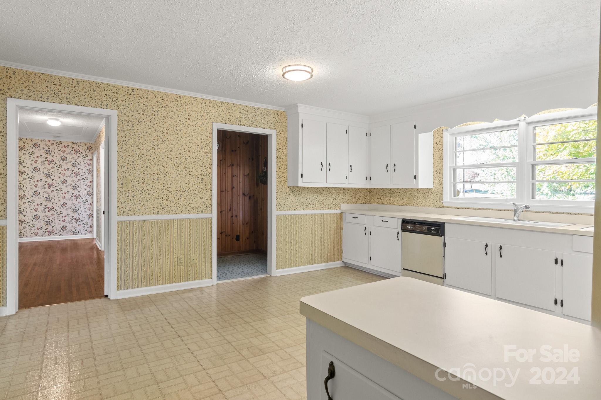 1102 W Elm Street