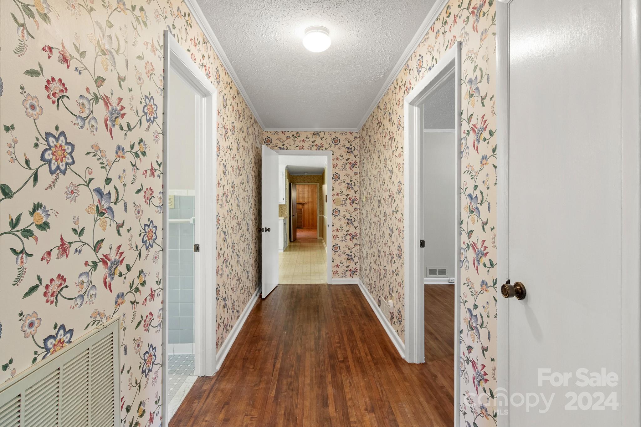 1102 W Elm Street