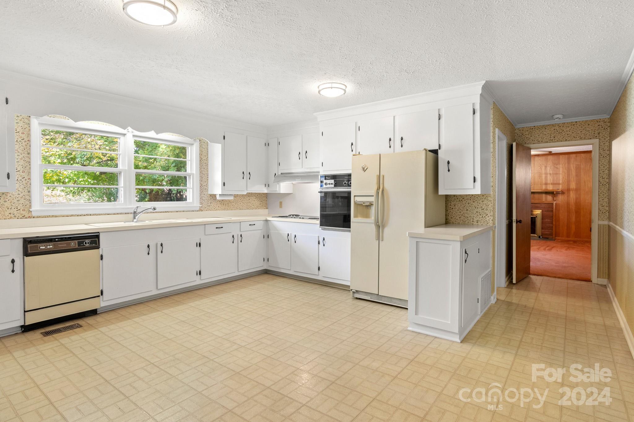 1102 W Elm Street
