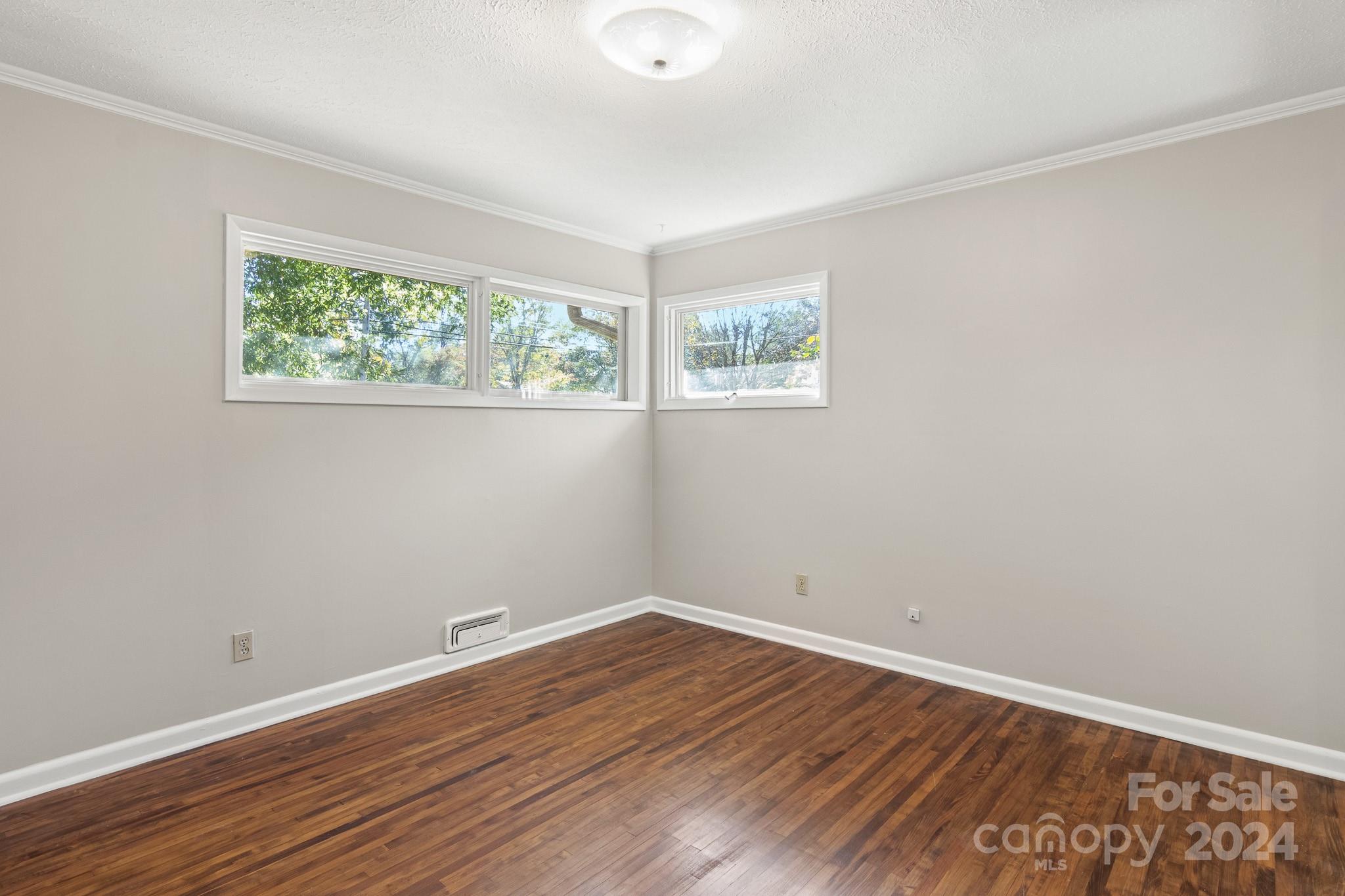 1102 W Elm Street