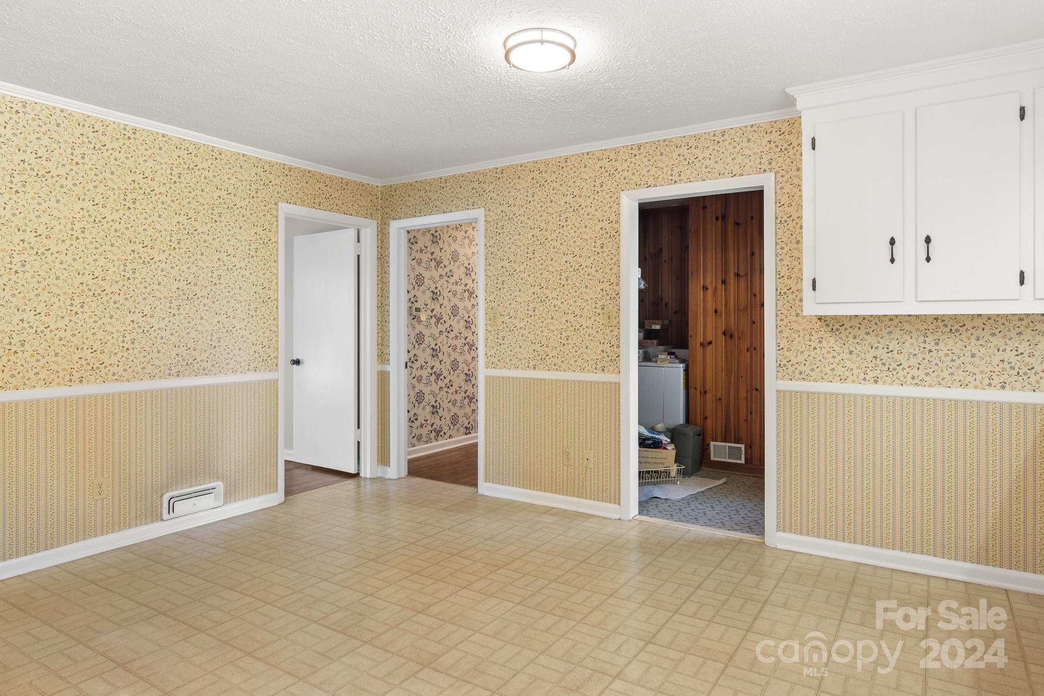 1102 W Elm Street